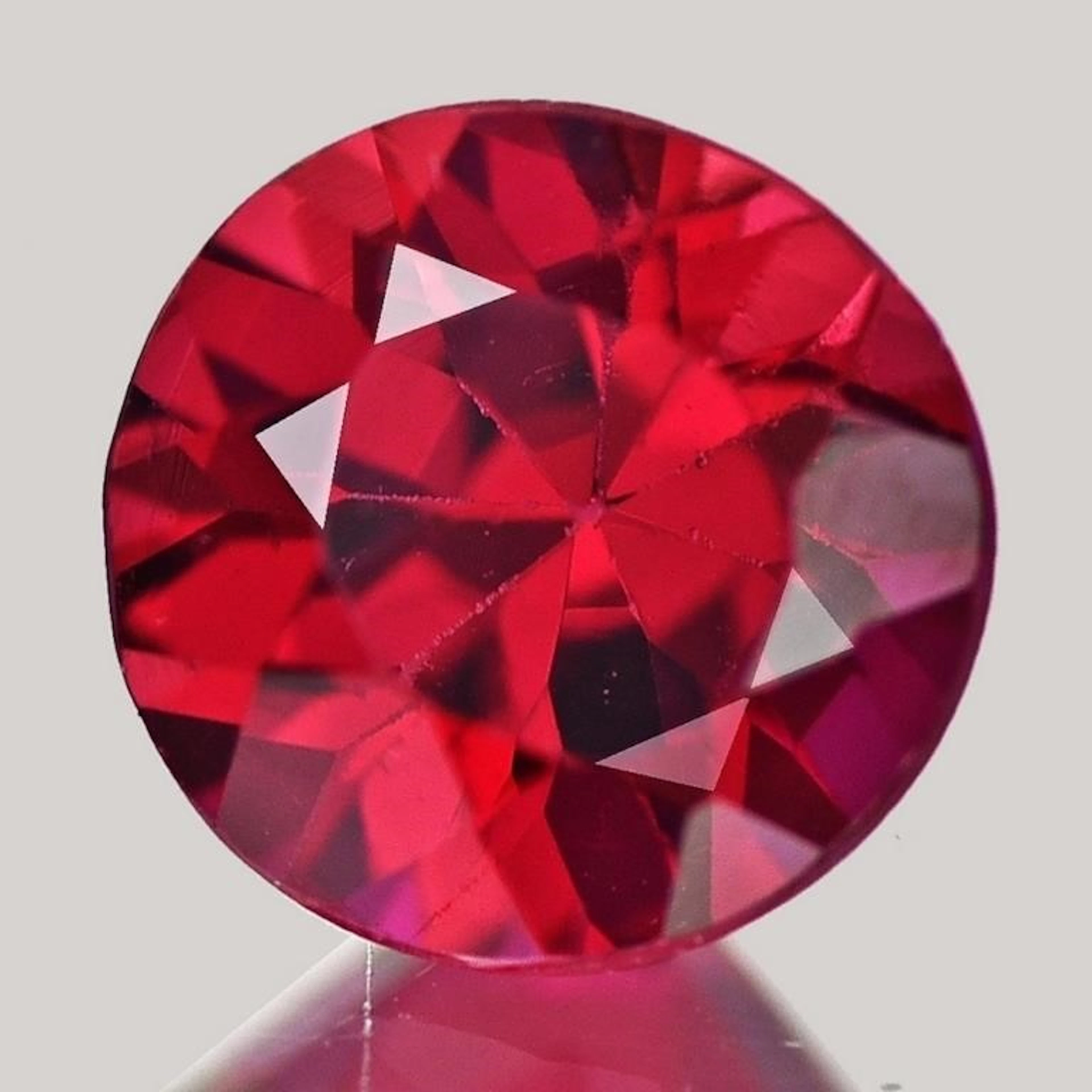 Natural Intense Mahenge Red Spinel {Flawless-VVS}