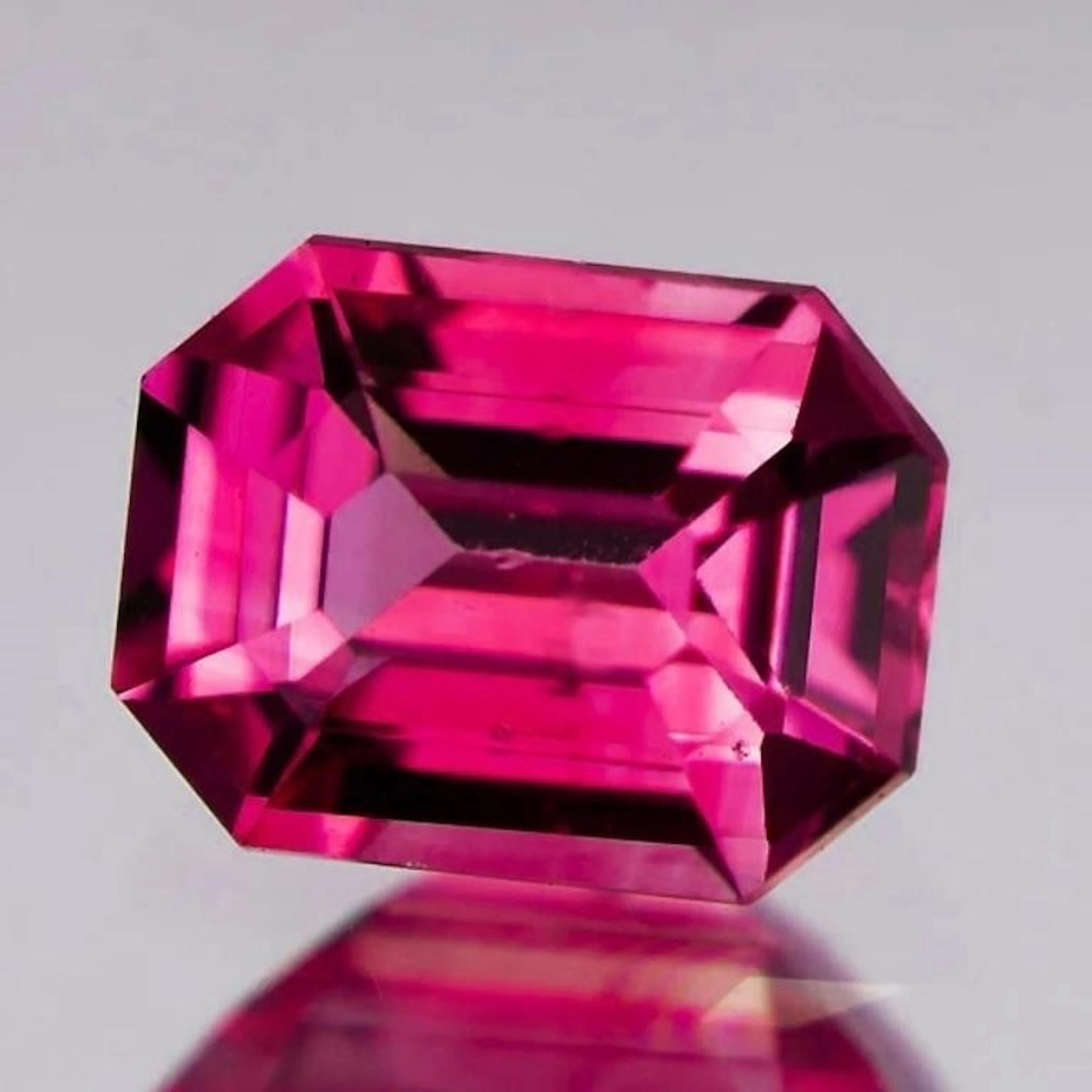 Natural Octagon Pink Sapphire [Flawless-VVS]