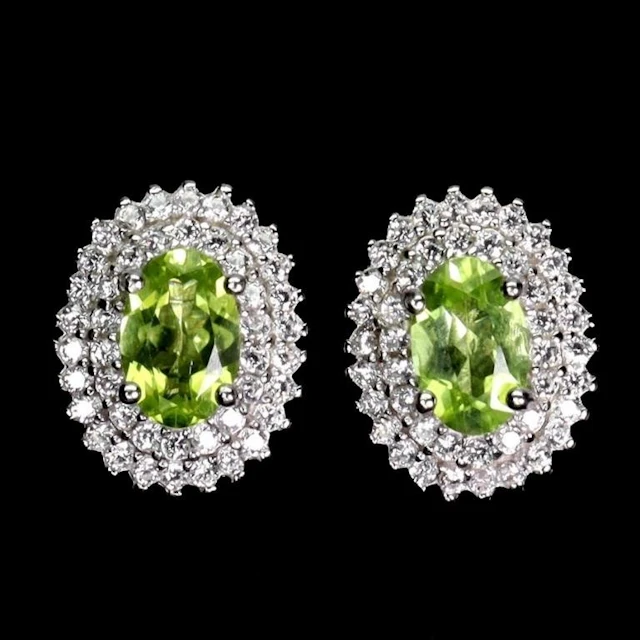 Natural oval Peridot Earstuds