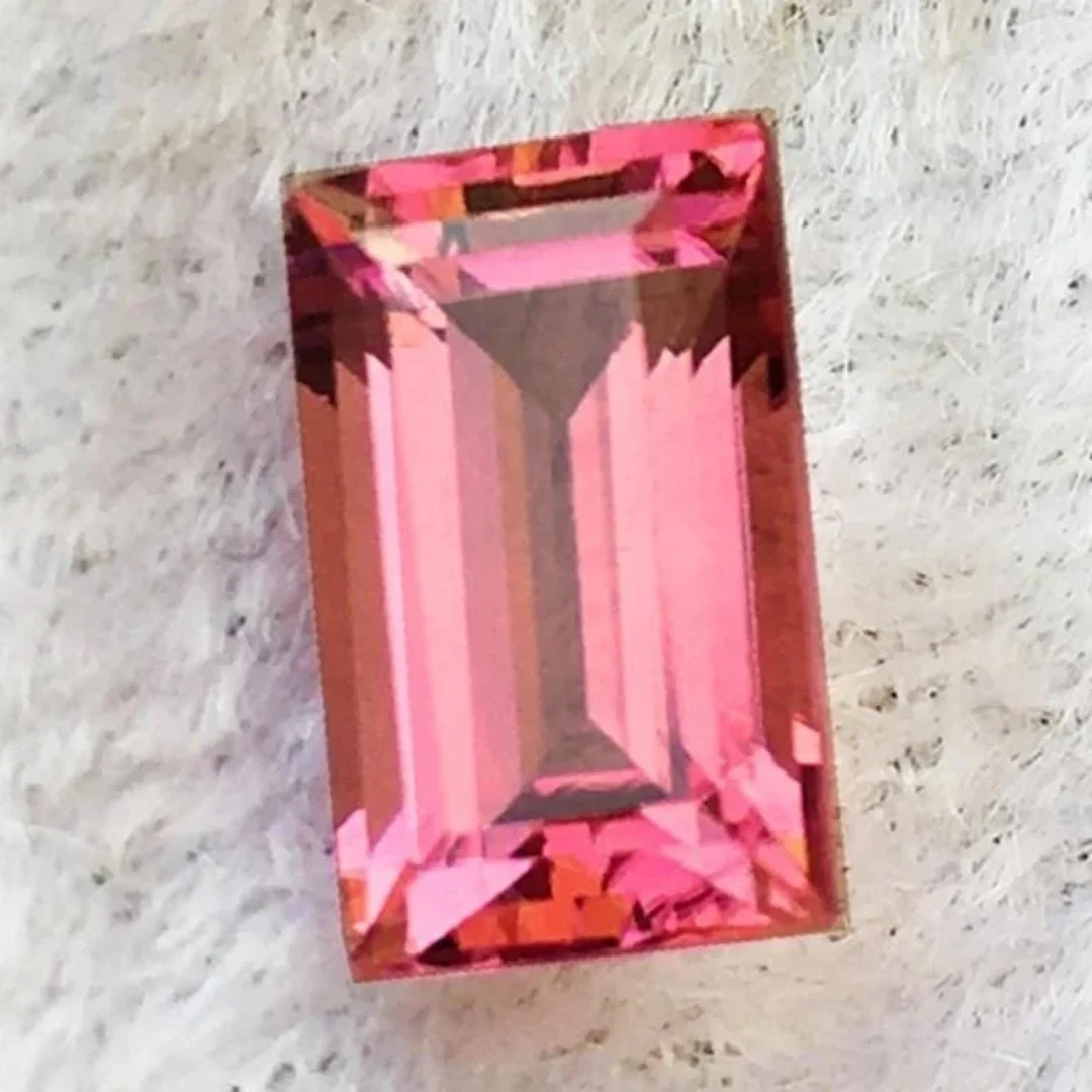 Natural Padparadscha Pink Tourmaline {Flawless-VV