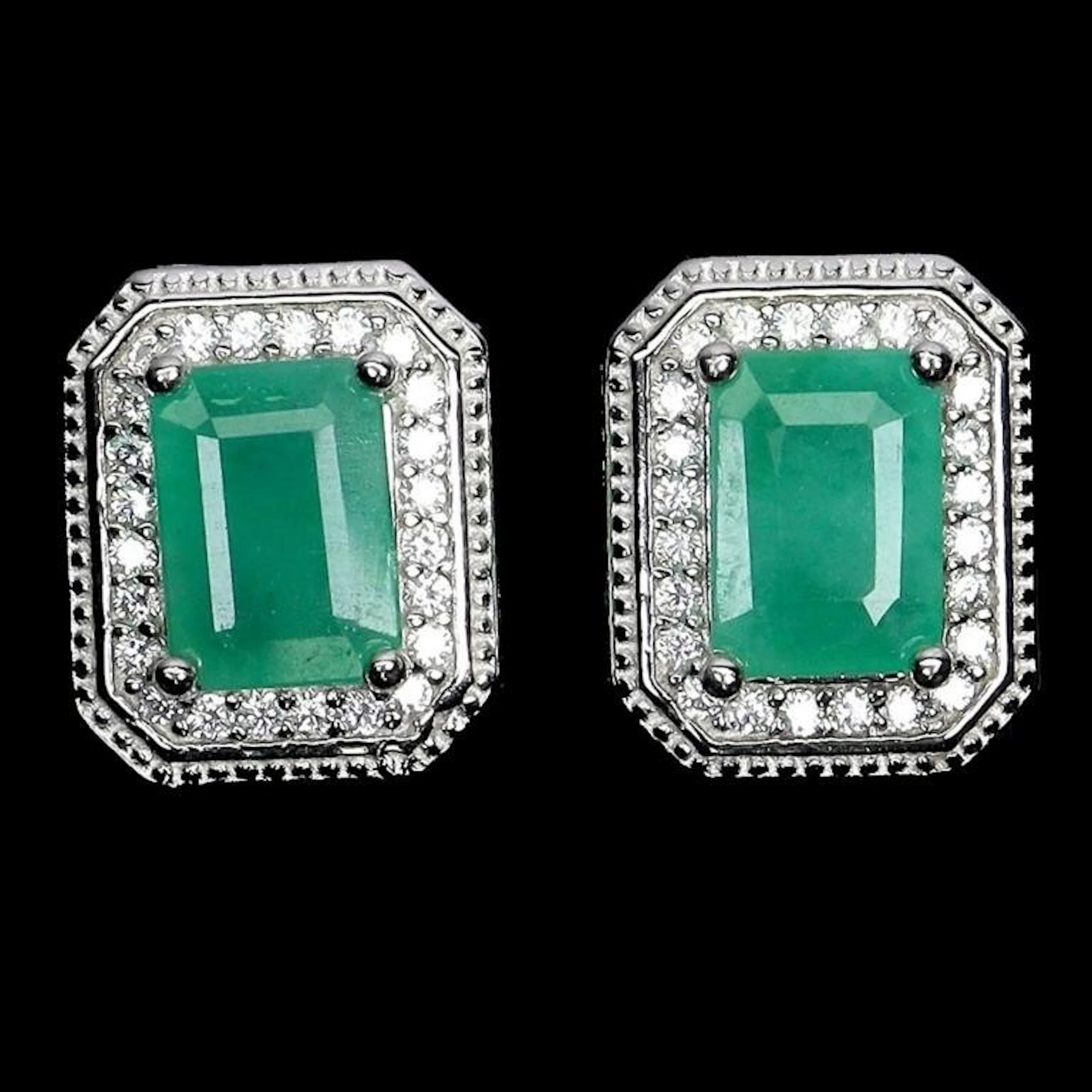 Natural Brazil Emerald Earstuds