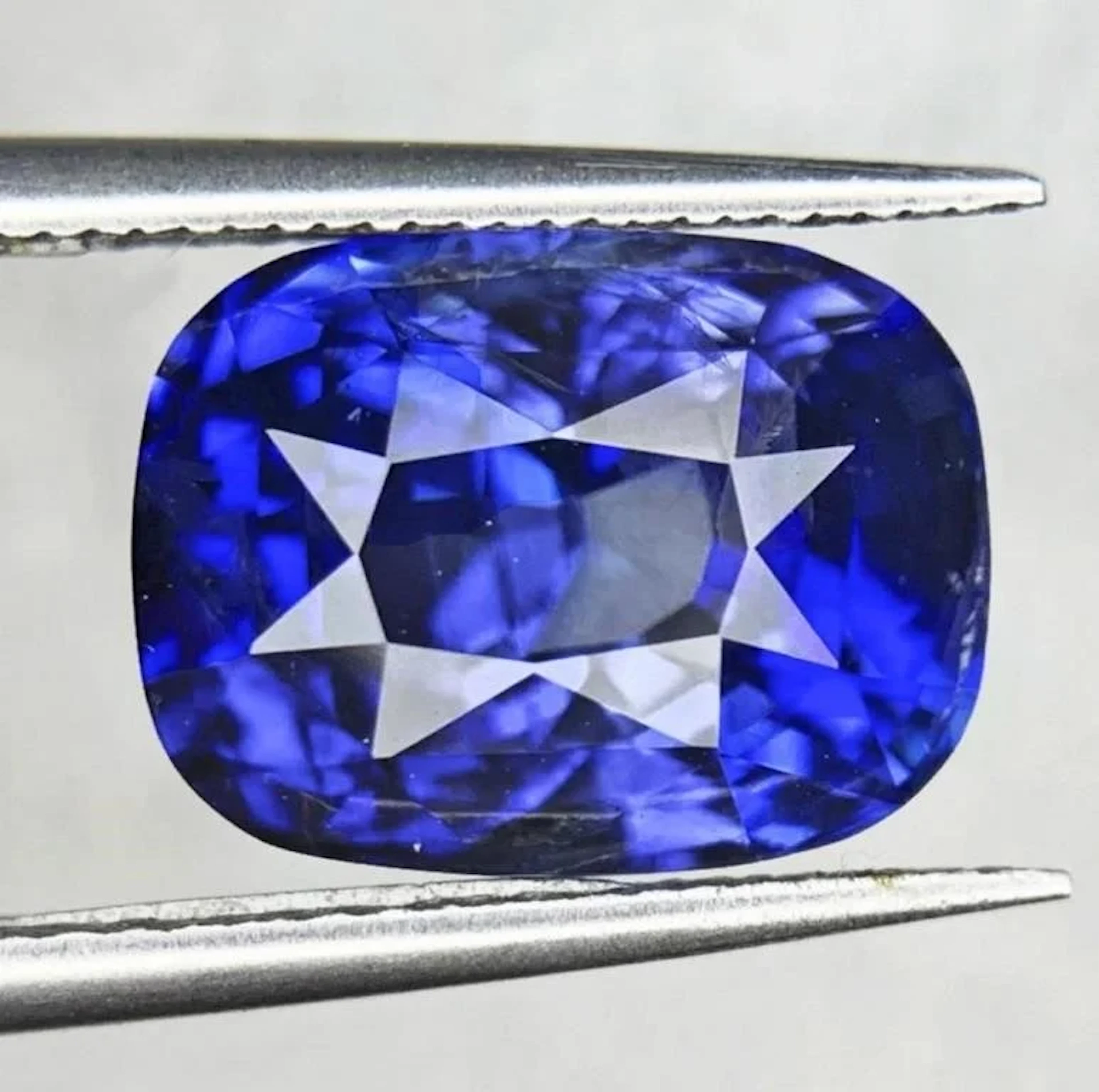 Natural Cushion Royal Blue Sapphire (Flawless-VVS)