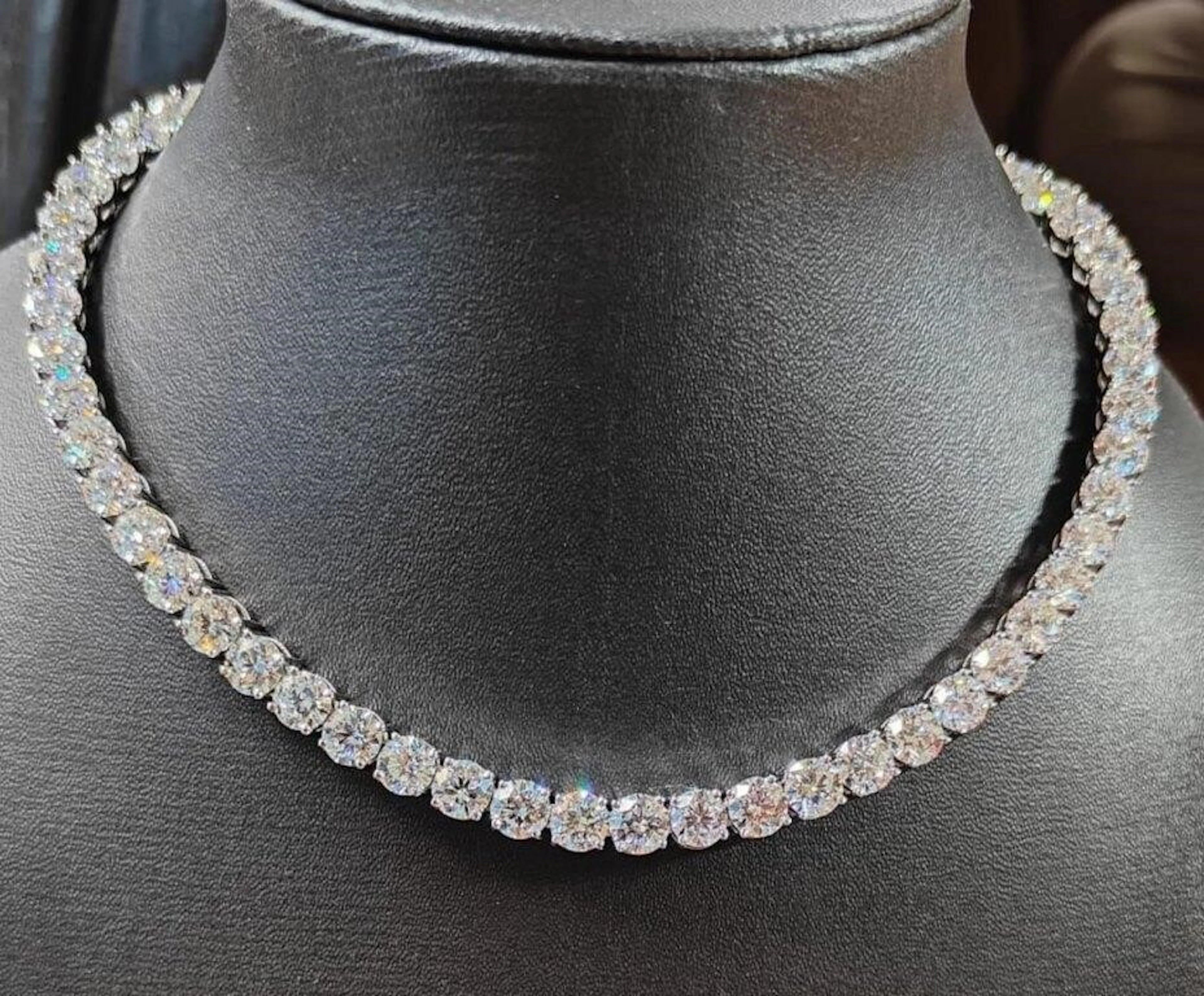 Gold & White Diamonds 60 Cts Necklace