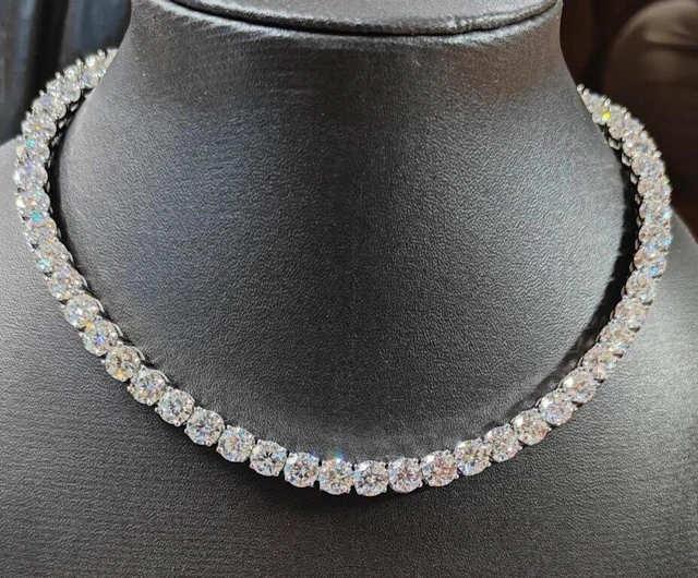 Gold & White Diamonds 60 Cts Necklace