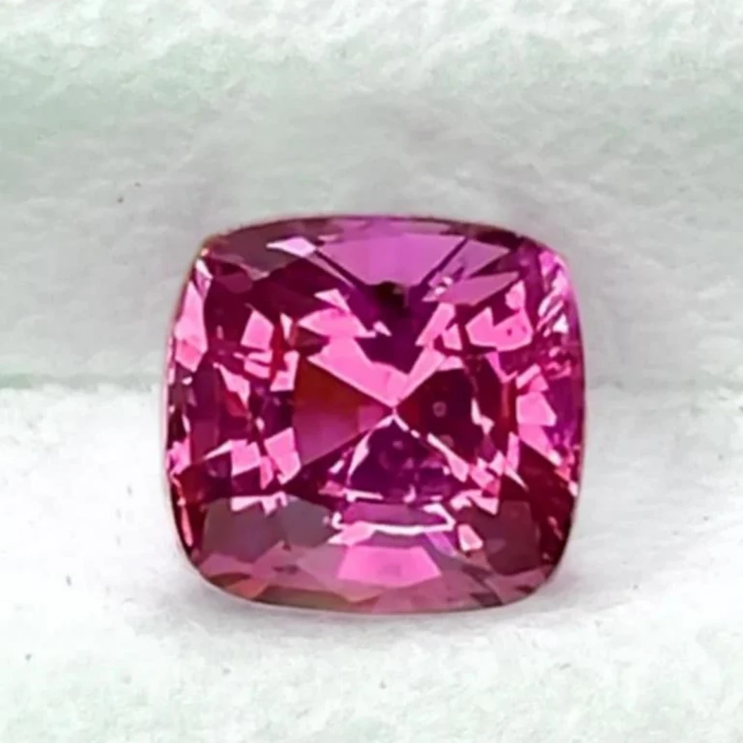Natural Cushion Pink Sapphire [Flawless-VVS]