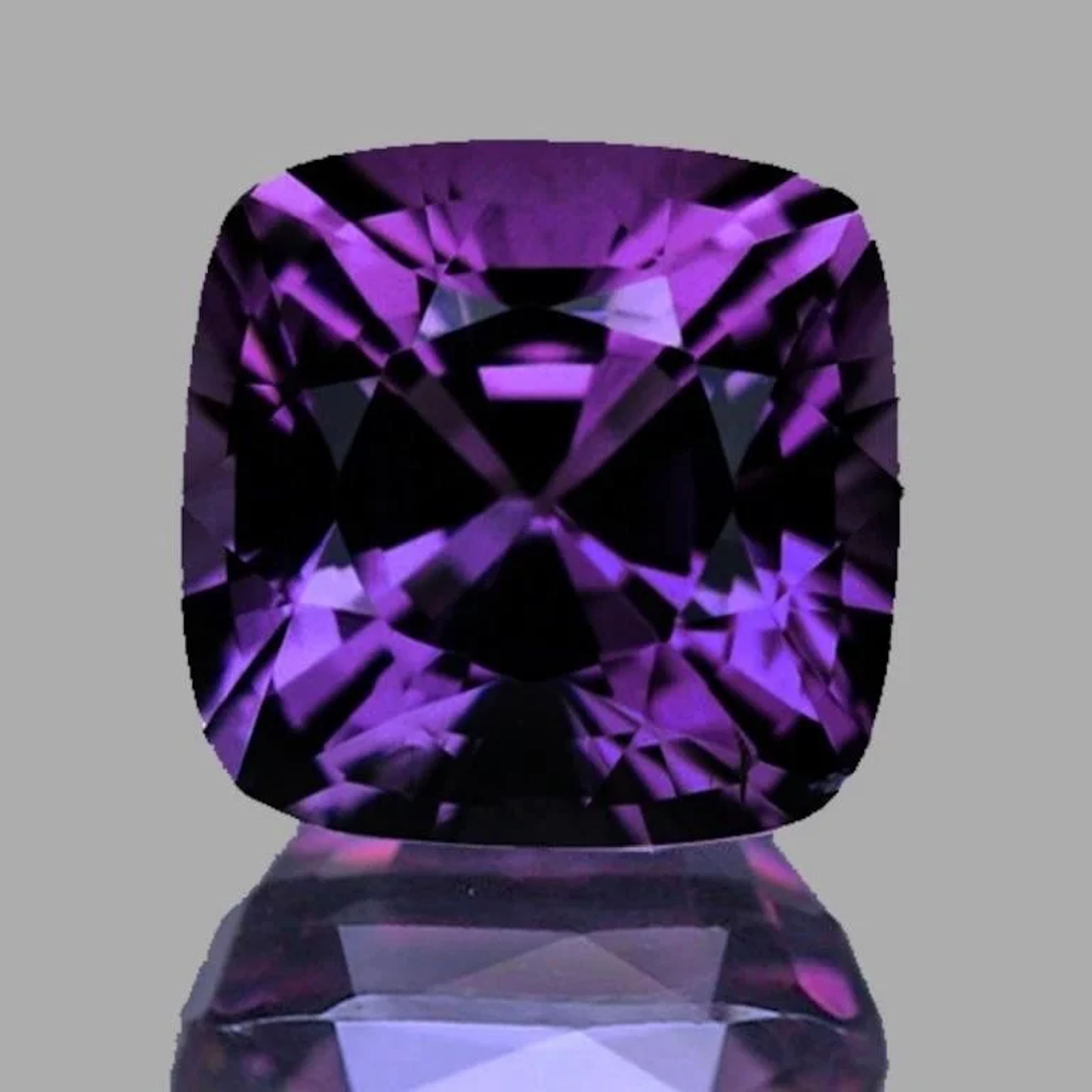 Natural Violet Sapphire 4.50 MM {VS}