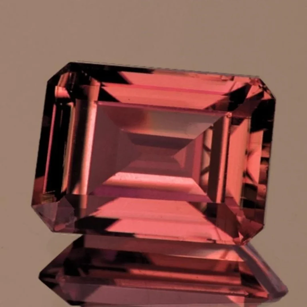 Natural Rare Color Change Garnet {Flawless-VVS}