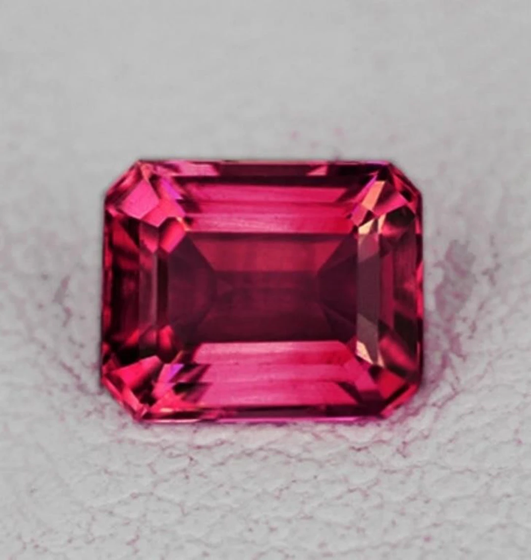 Natural Intense Red Pink Tourmaline [VVS]