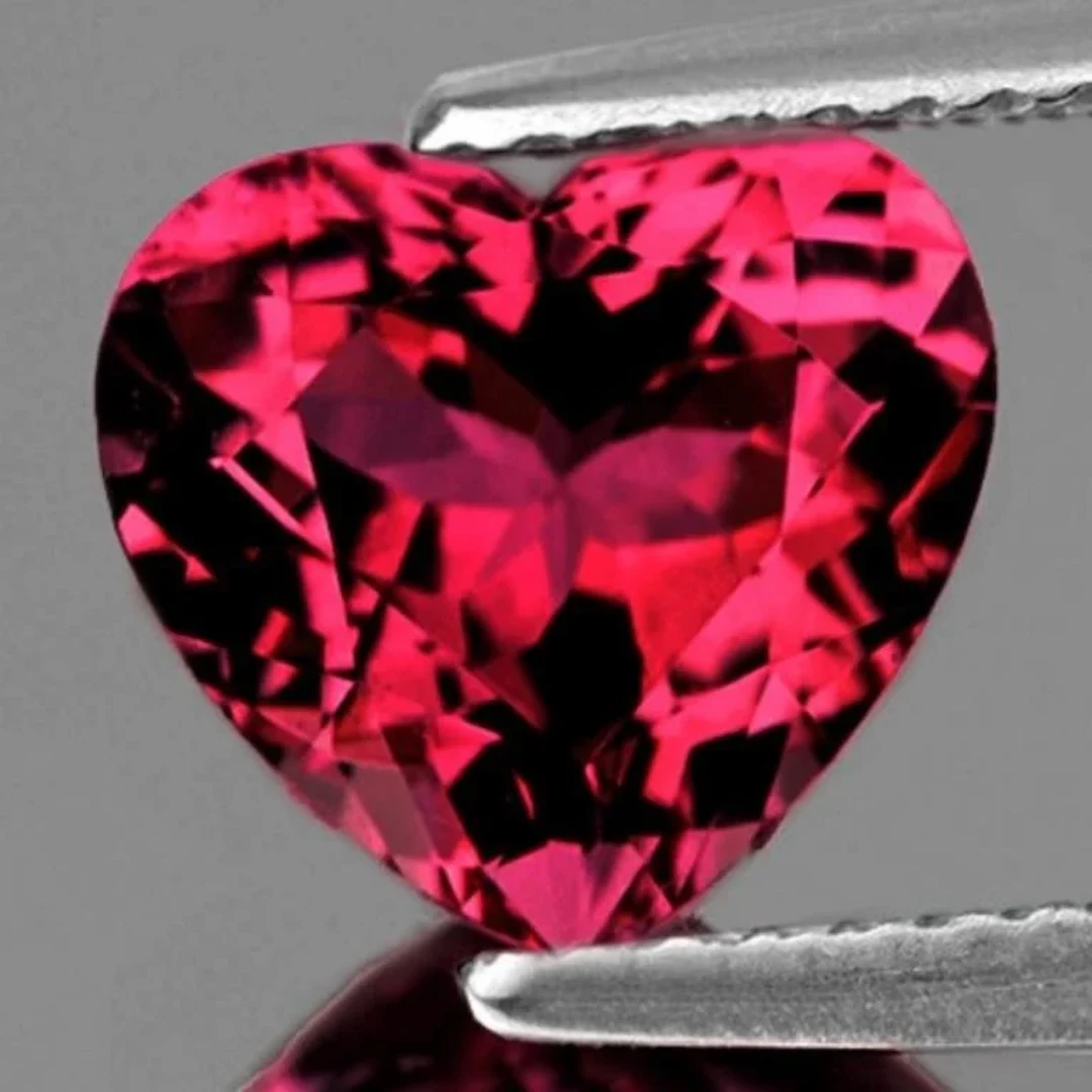 Natural Pink Red Heart Tourmaline [Flawless-VVS]