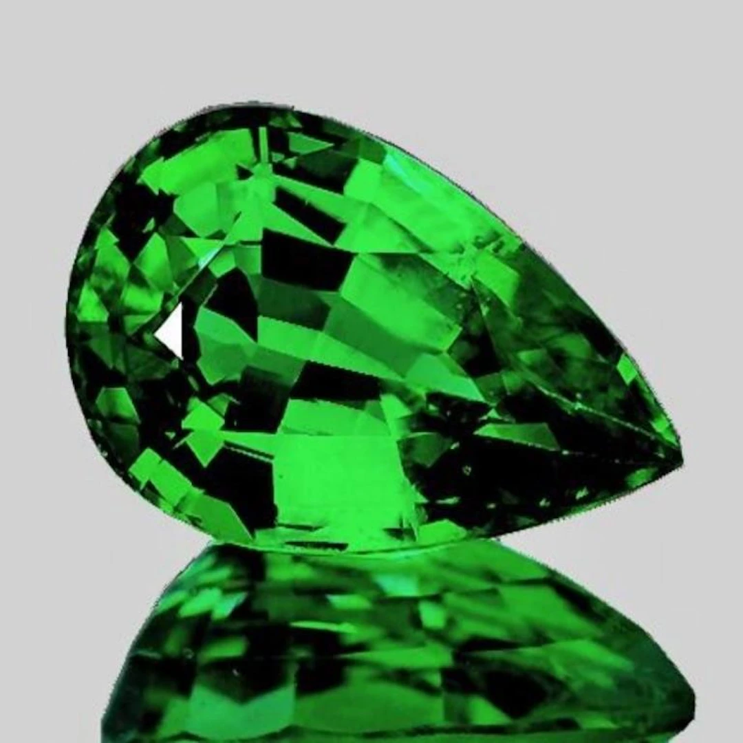Natural Green Tsavorite Garnet { VVS}