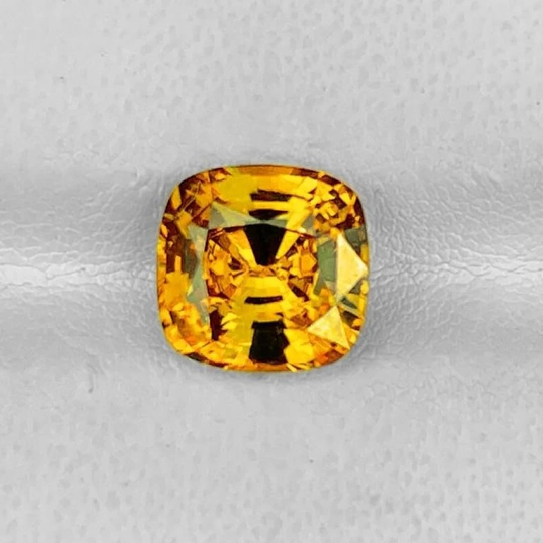 Natural Intense Yellow Sapphire [Flawless-VVS]