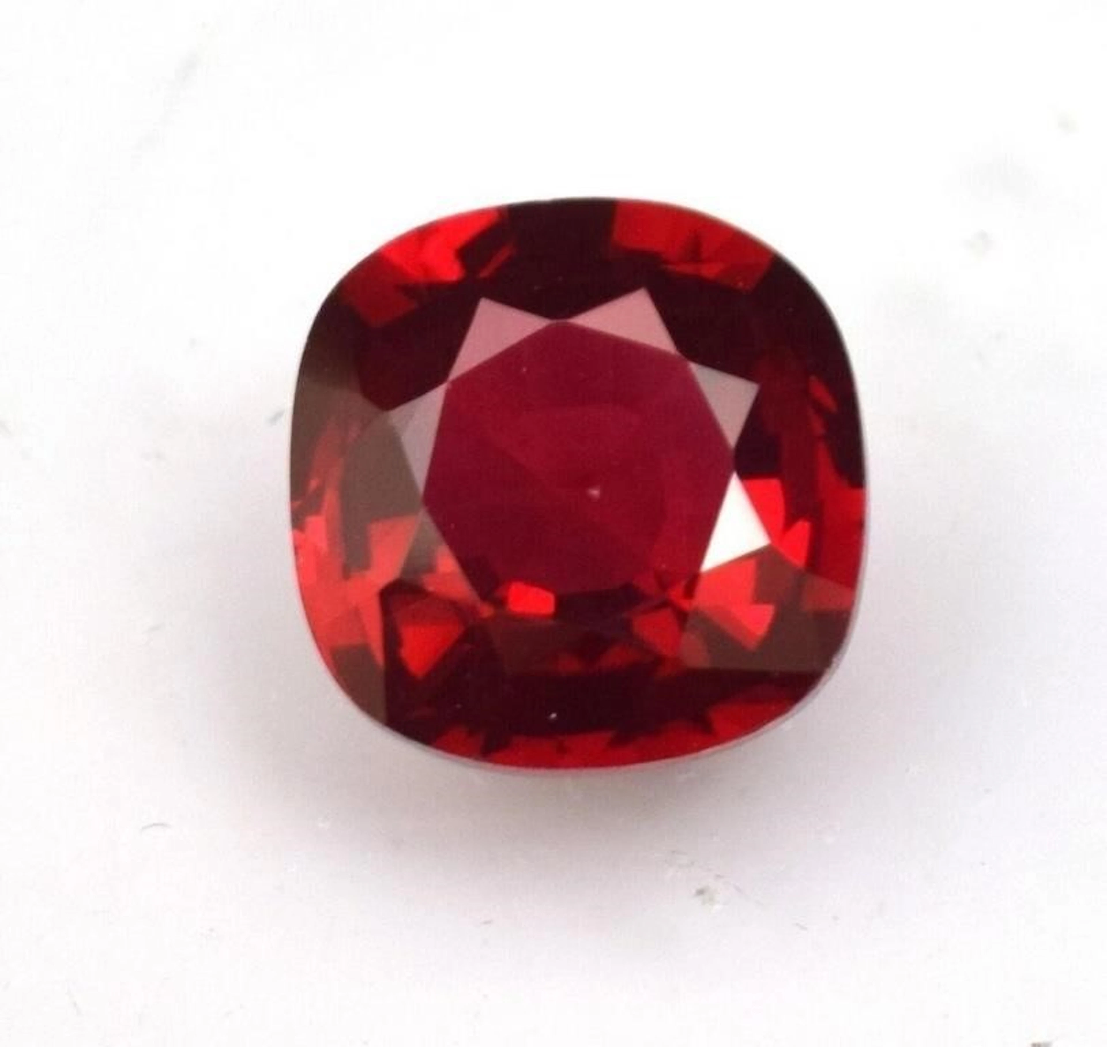 Natural Cushion Mozambique Garnet [Flawless-VVS]