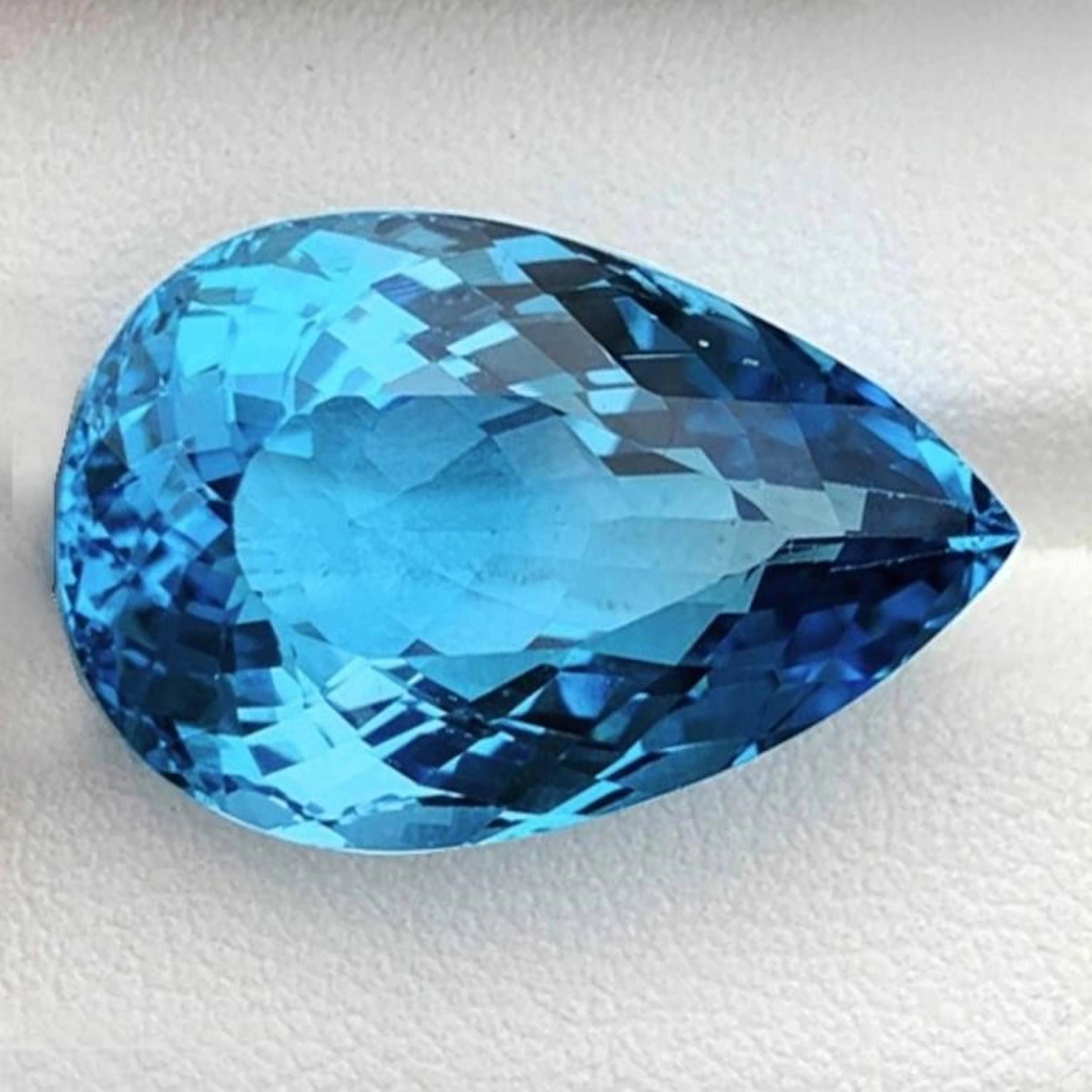 Natural Brazil Swiss Blue Topaz 25 Cts {Flawless-V