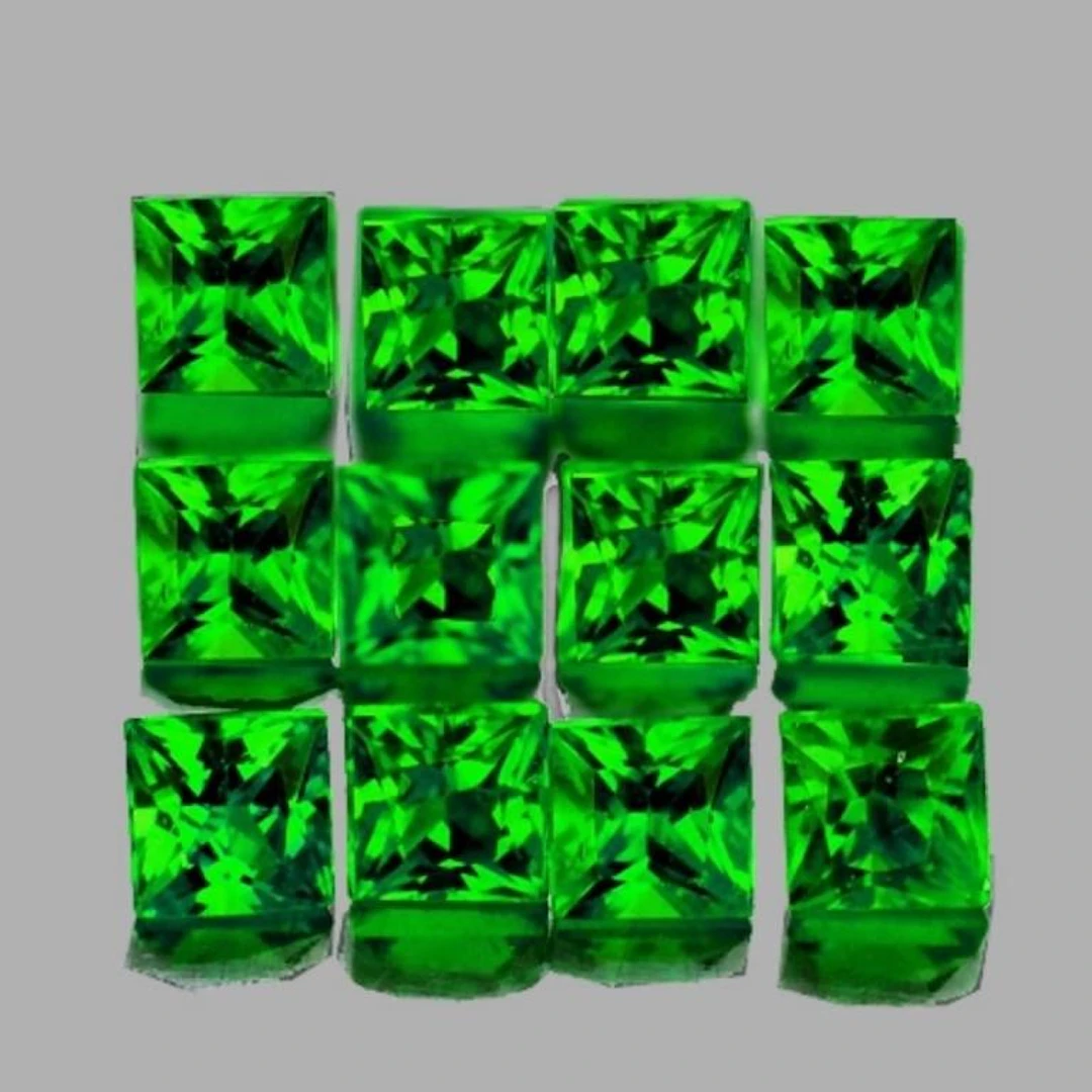 Natural Green Tsavorite Garnet 12 Pcs{Flawless-VVS