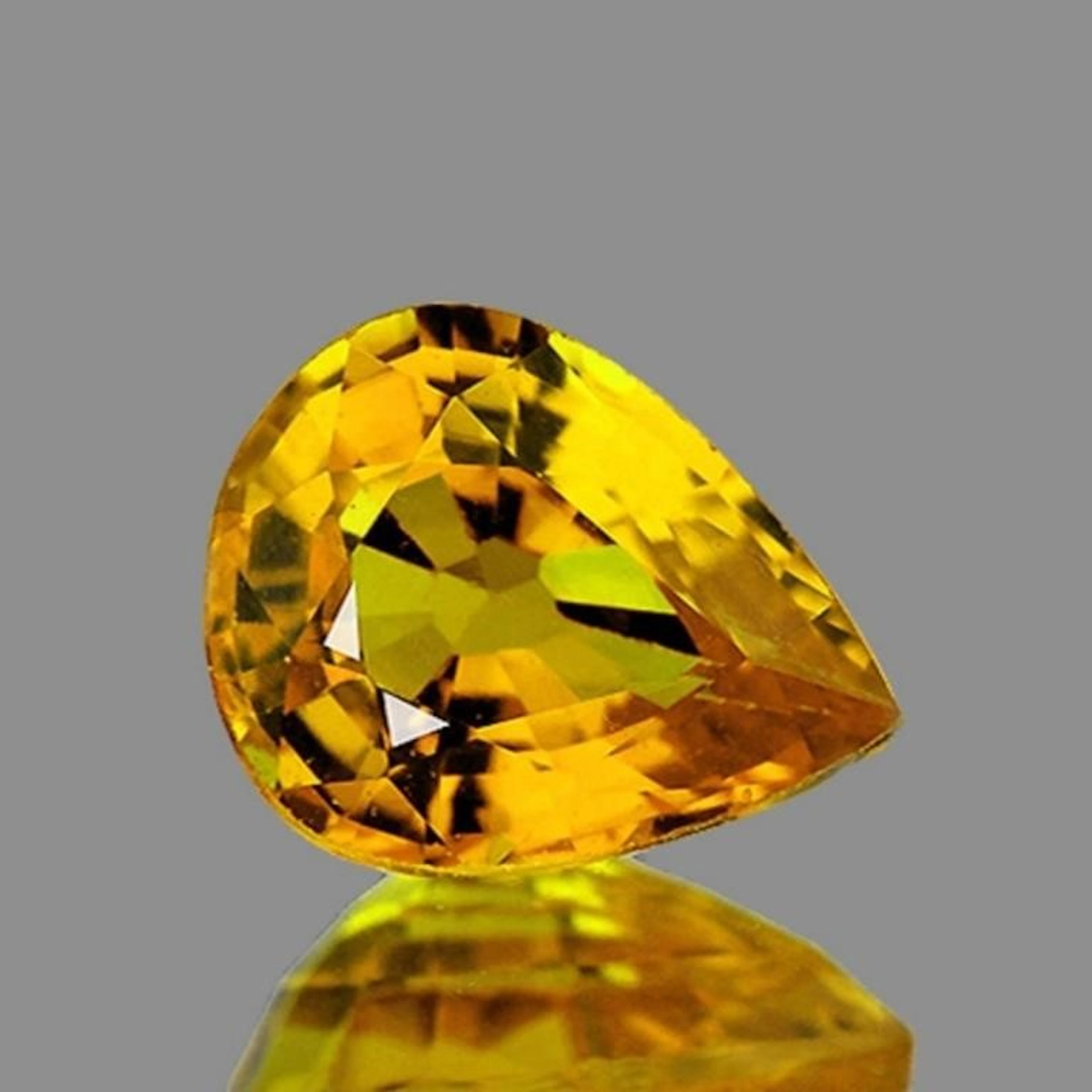 Natural Pear Yellow Sapphire [Flawless-VVS]