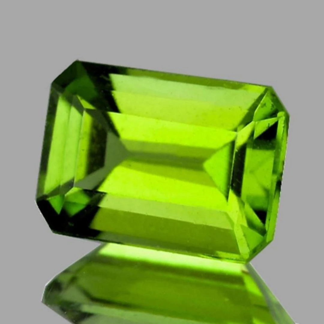 Natural Apple Green Tourmaline {Flawless-VVS}