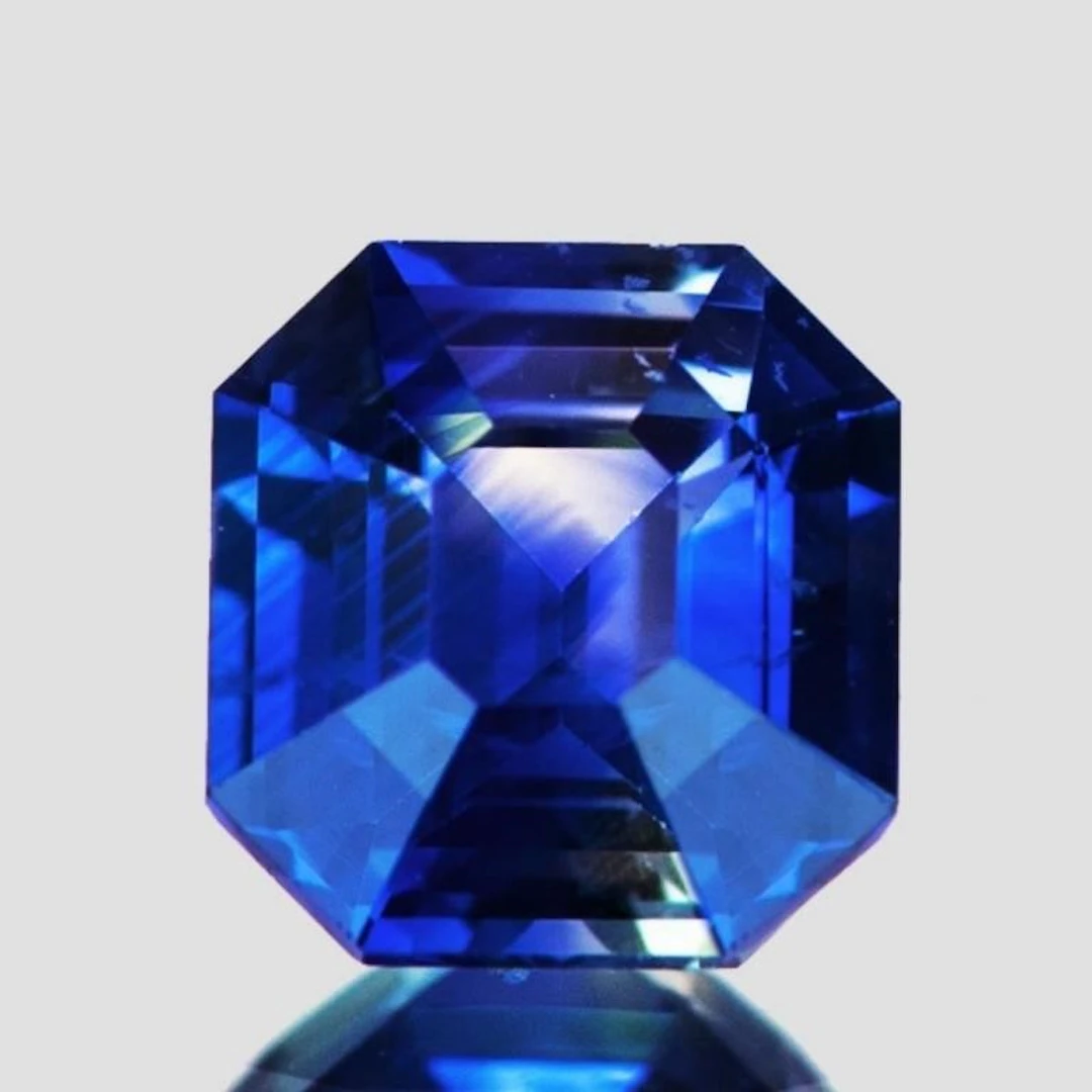 Natural Intense Blue Sapphire [Flawless-VVS]