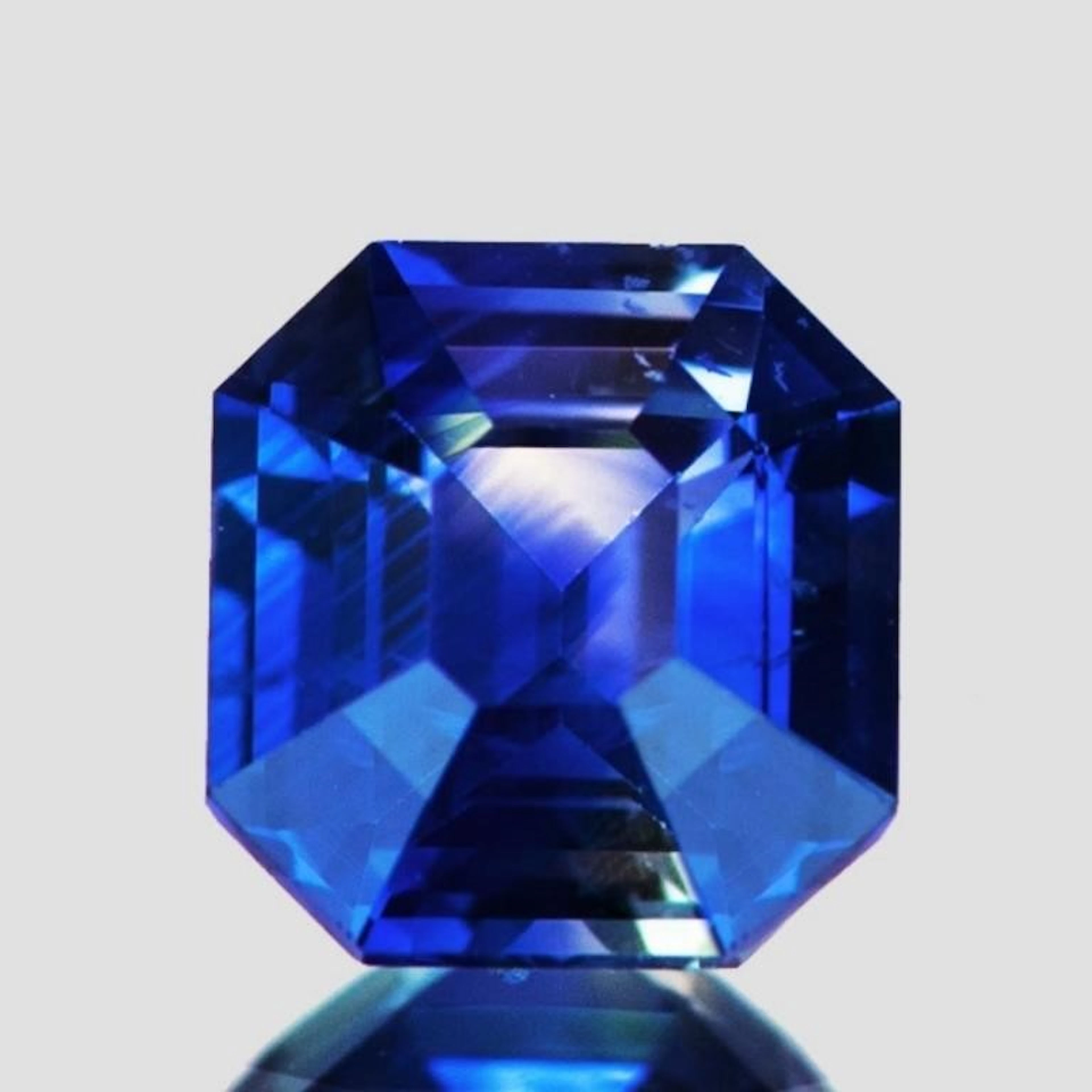 Natural Intense Blue Sapphire [Flawless-VVS]