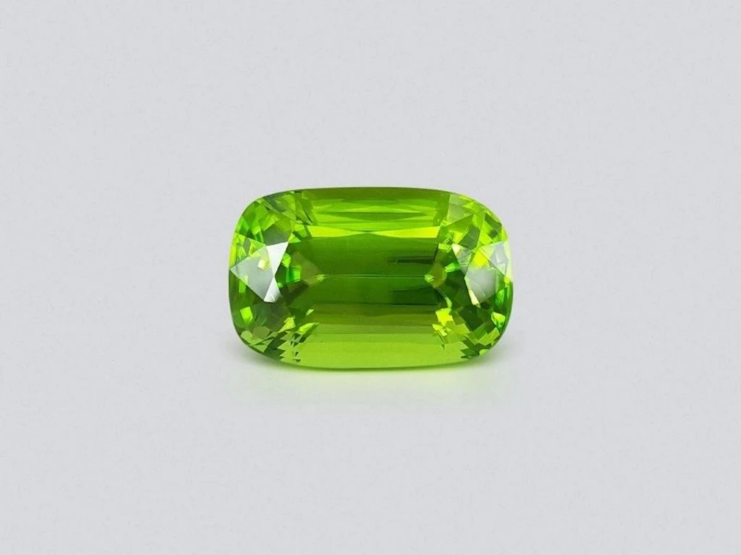 Natural Long Cushion Green Peridot 9.70 Cts [VVS]