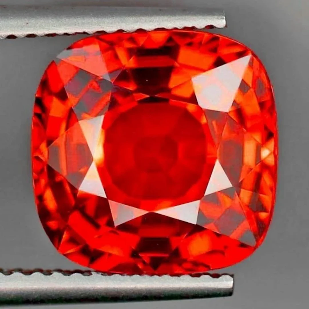 Natural Cushion Intense Orange Sapphire [Flawless-
