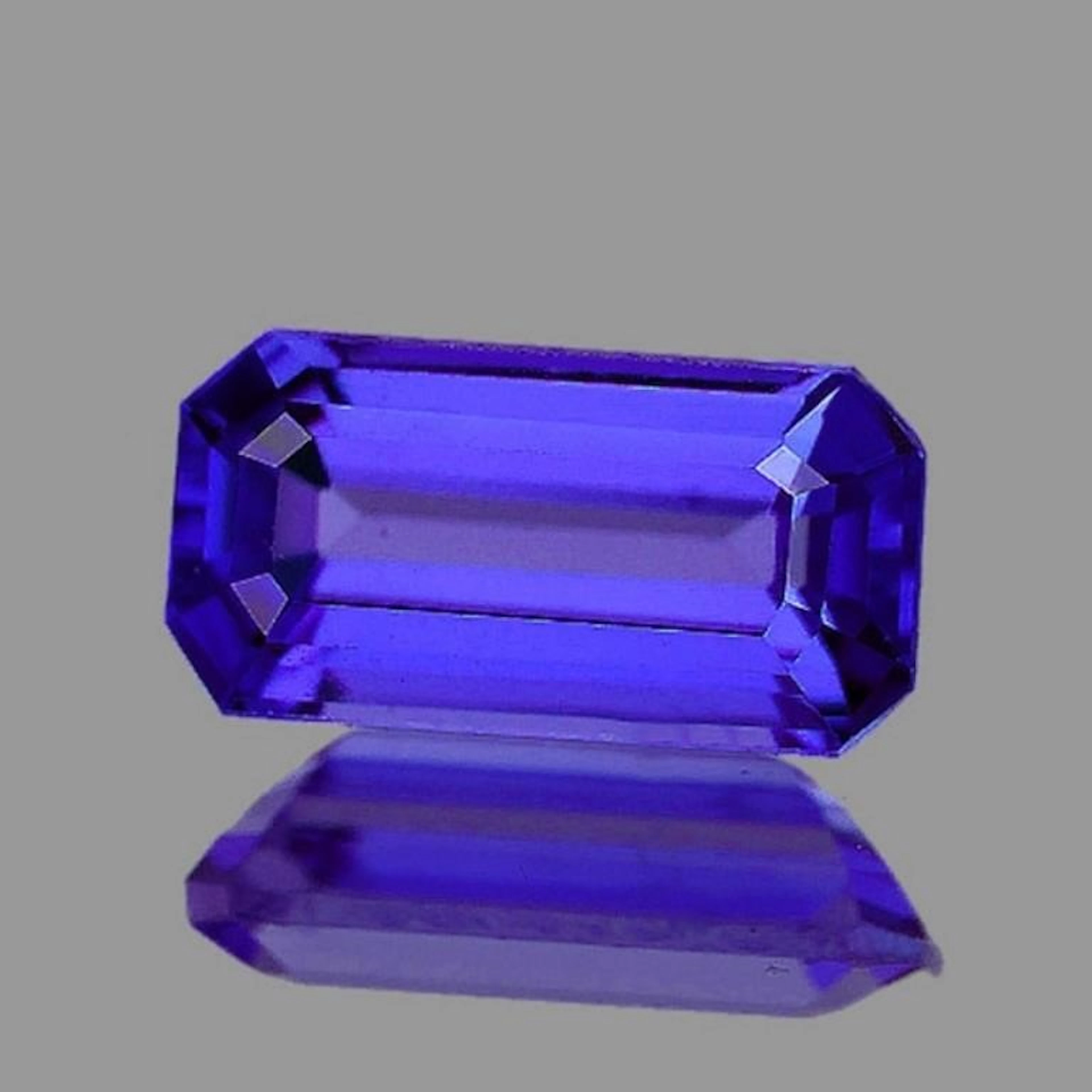 Natural Purple Blue Tanzanite [Flawless-VVS]