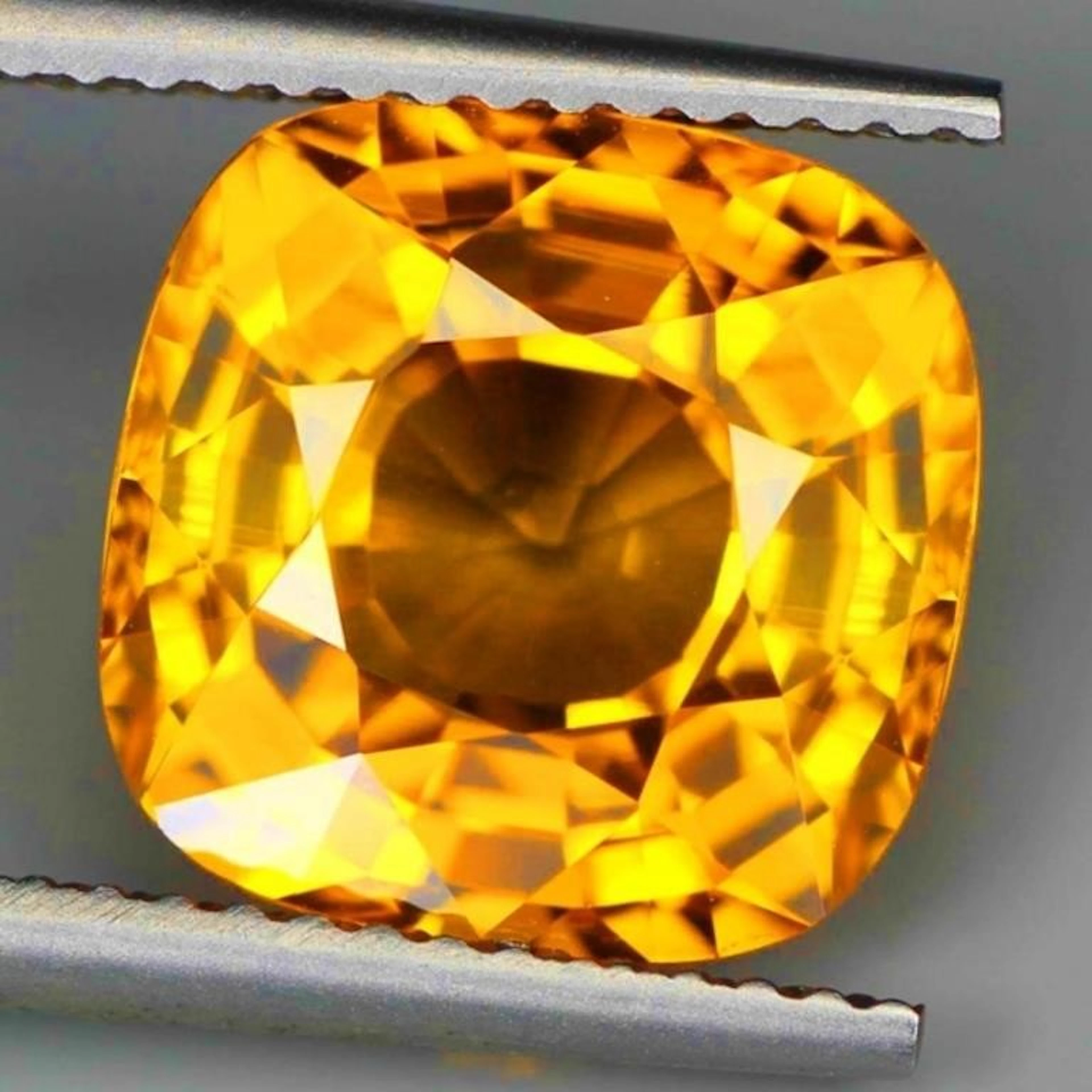 Natural Intense Yellow Cushion Sapphire [Flawless-