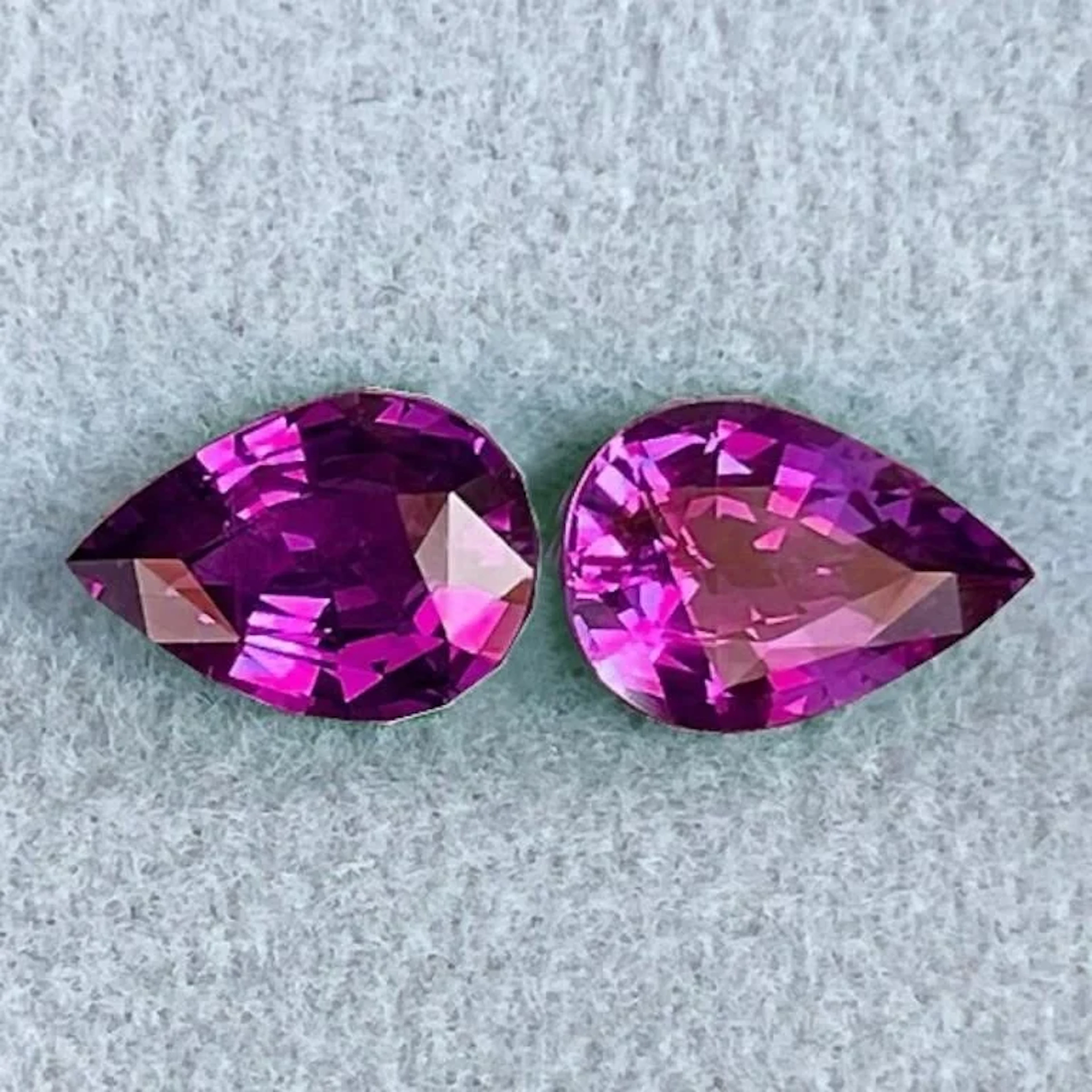 Natural Purple Red Sapphire Pair{Flawless-VVS}