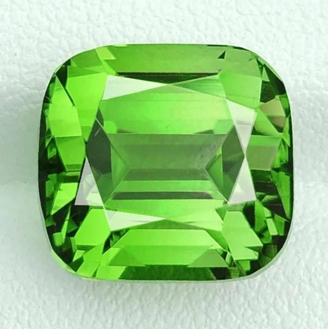 Natural Cushion Green Tourmaline {Flawless-VVS}