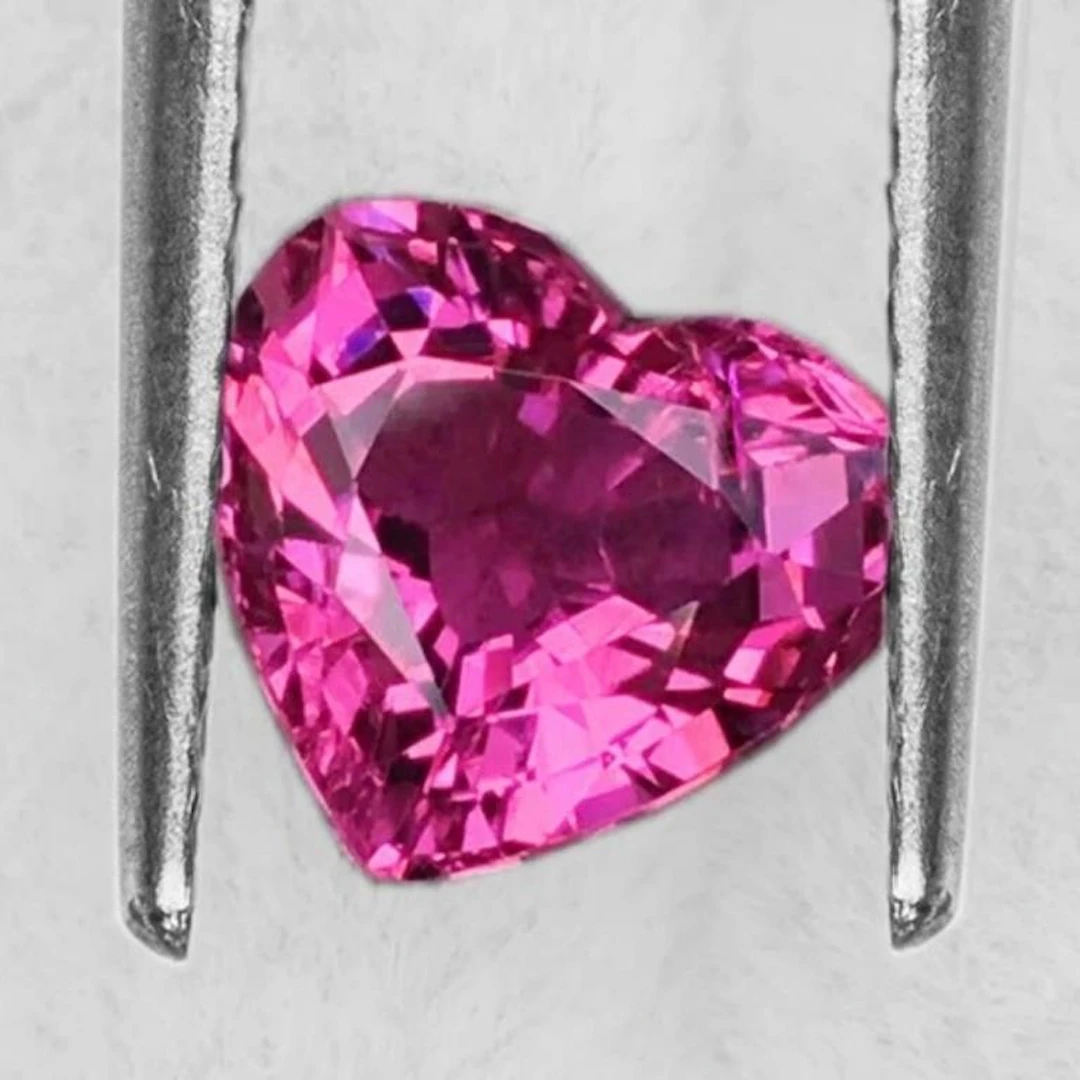 Natural Intense Heart Pink Sapphire [VVS]
