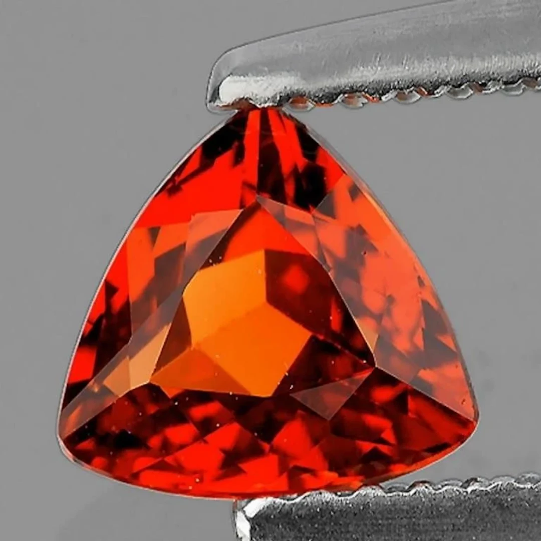 Natural Trillion Orange Sapphire [Flawless-VVS]
