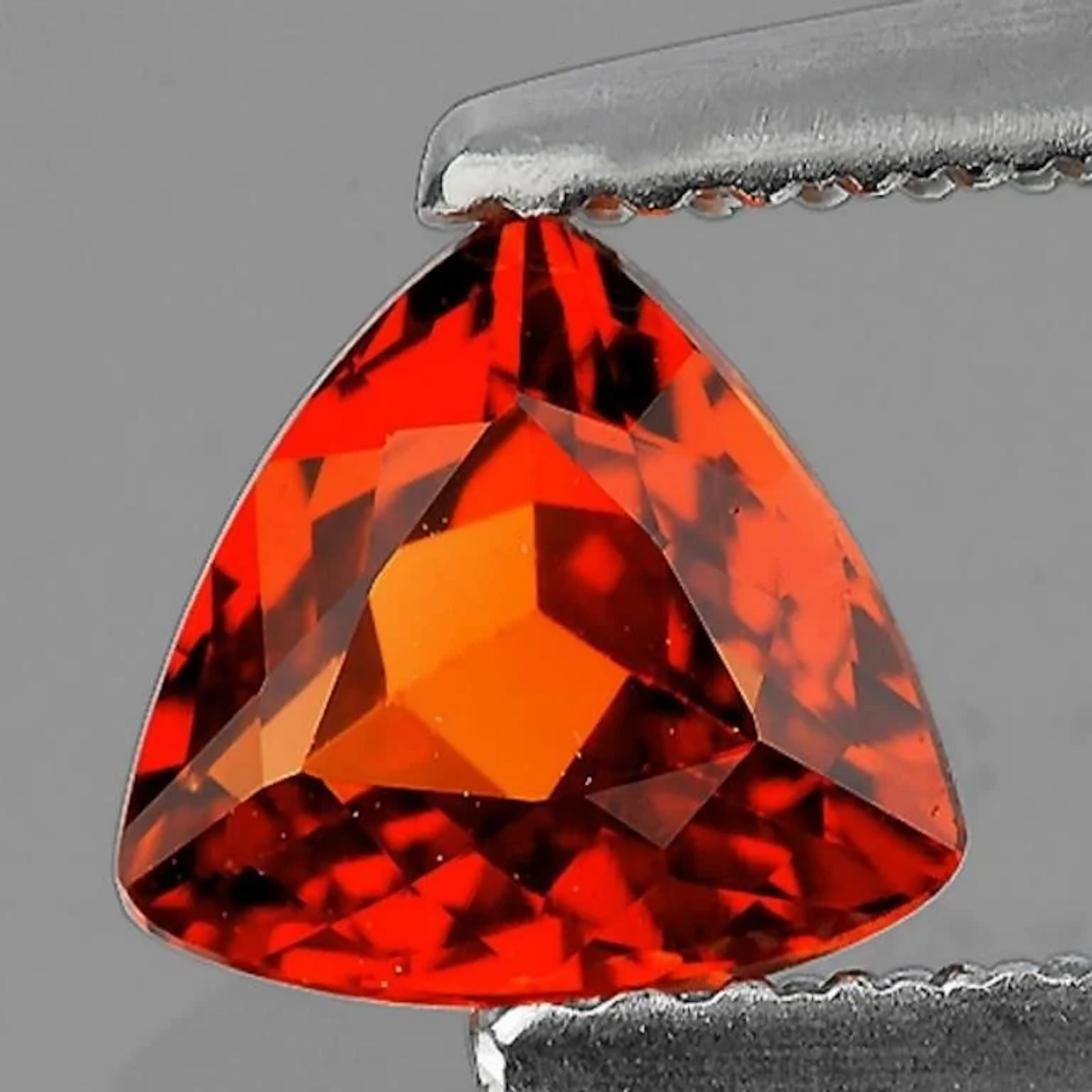 Natural Trillion Orange Sapphire [Flawless-VVS]