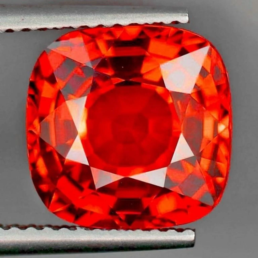 Natural Cushion Intense Orange Sapphire [Flawless-