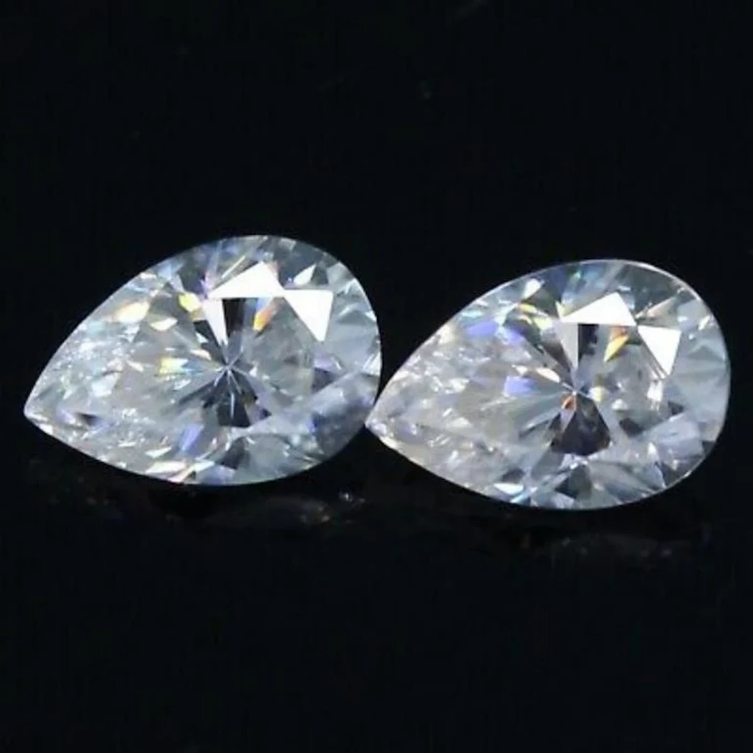 White Pear Cut Diamond Pair 4.00 Cts - IGI Certif
