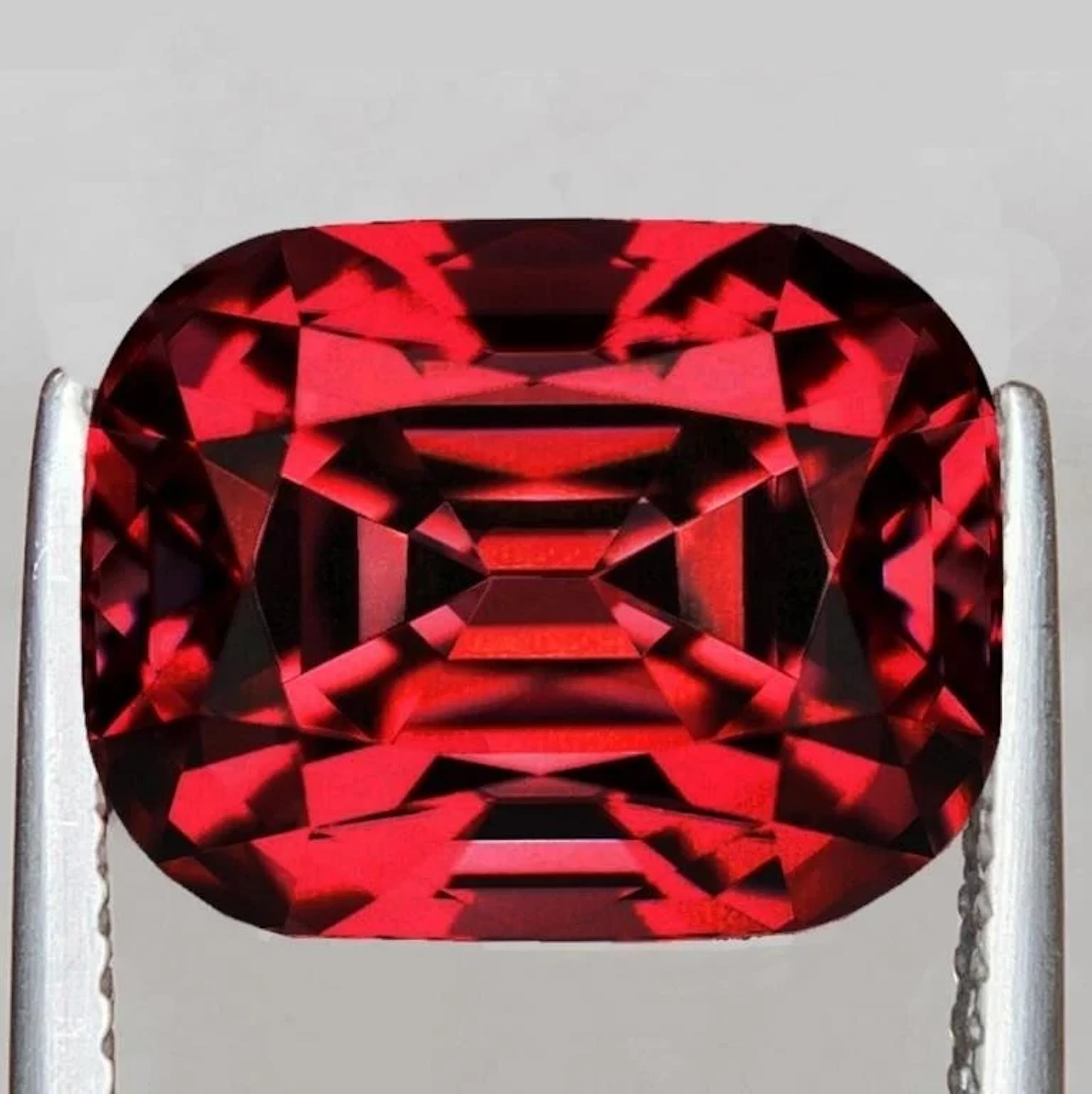 Natural Crimson Red Rhodolite Garnet {Flawless-VVS