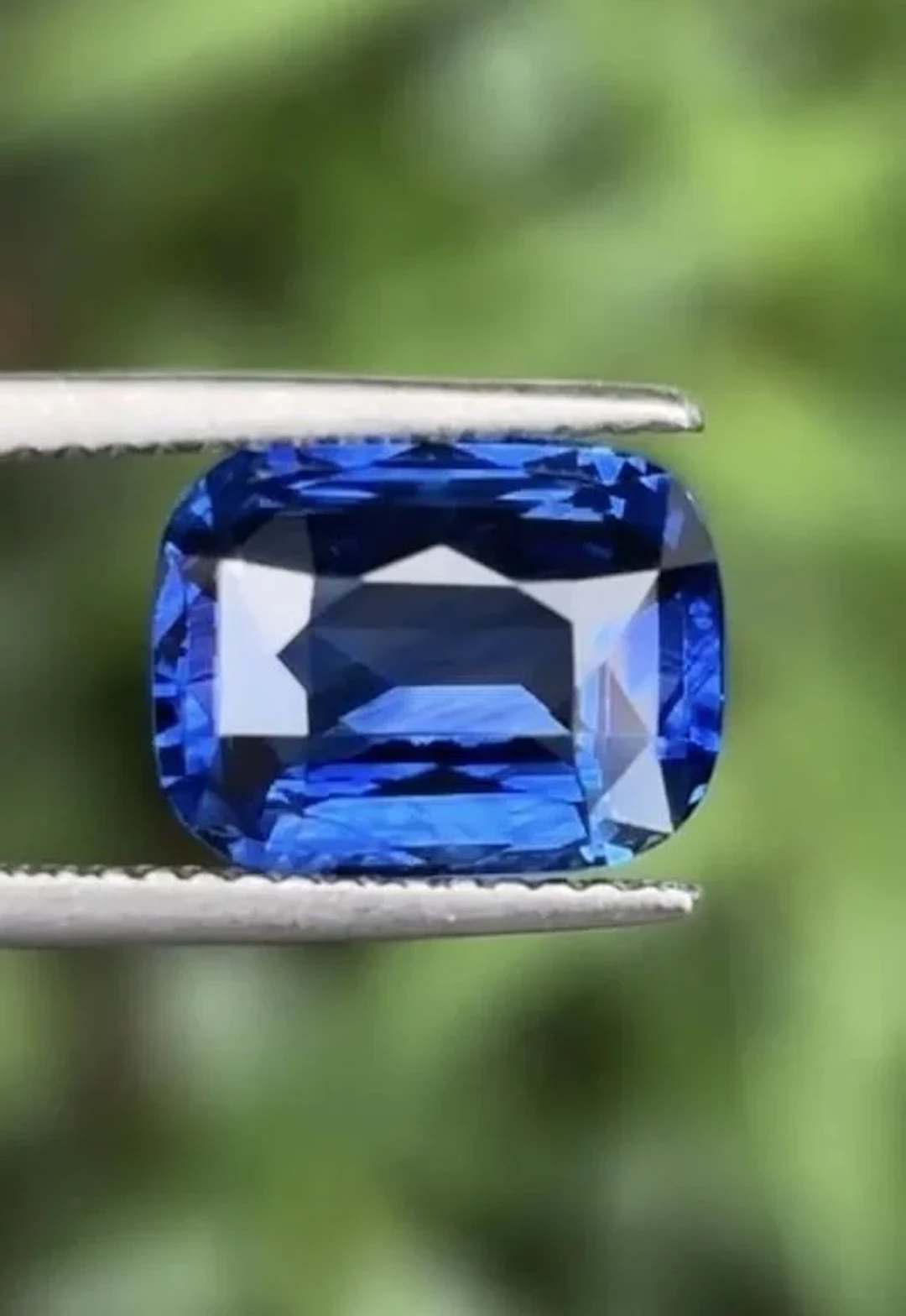 Natural Ceylon Royal Blue Sapphire 5.04 Cts- Certi