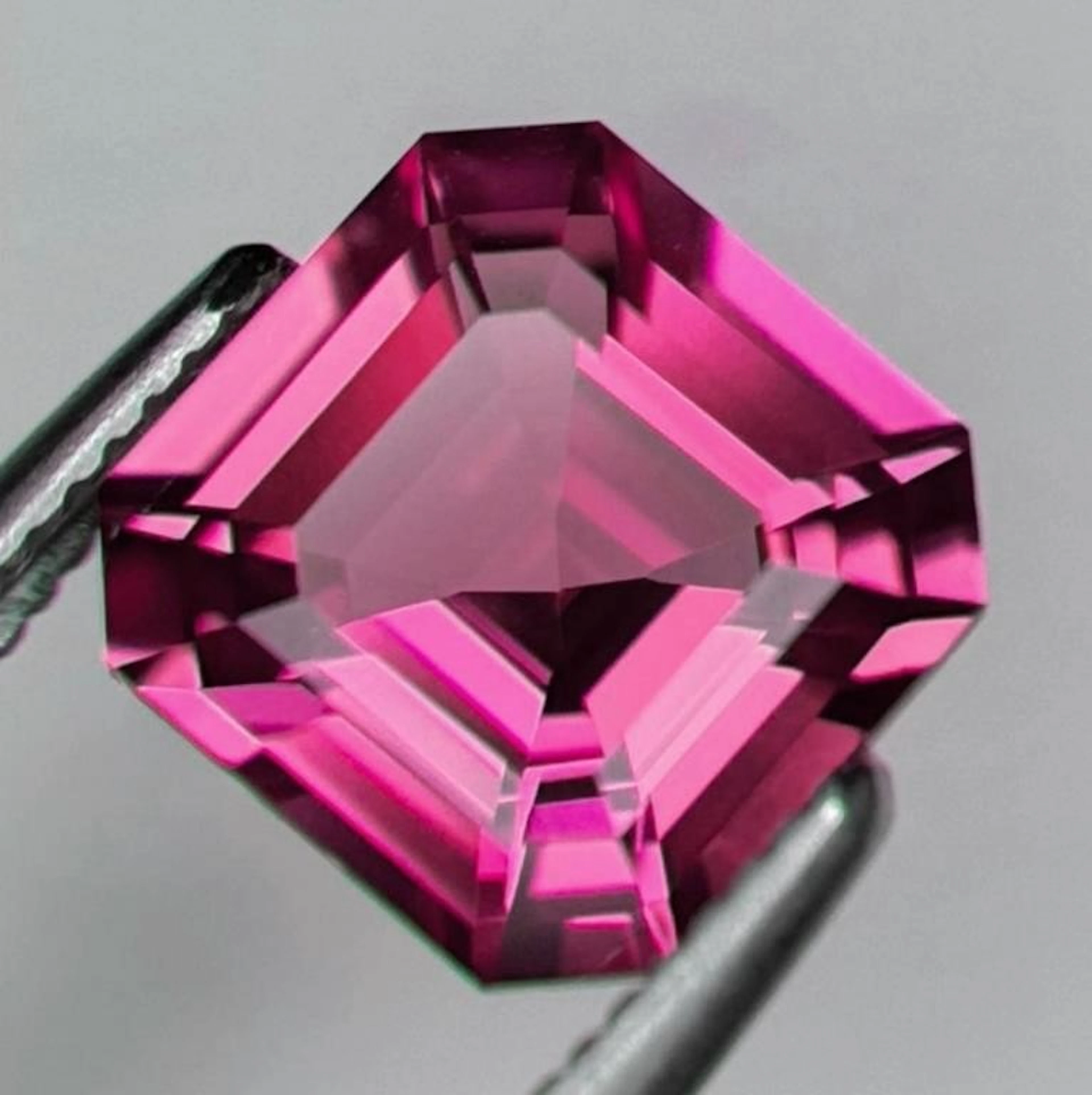 Natural Assher Pink Spinel [Flawless-VVS]