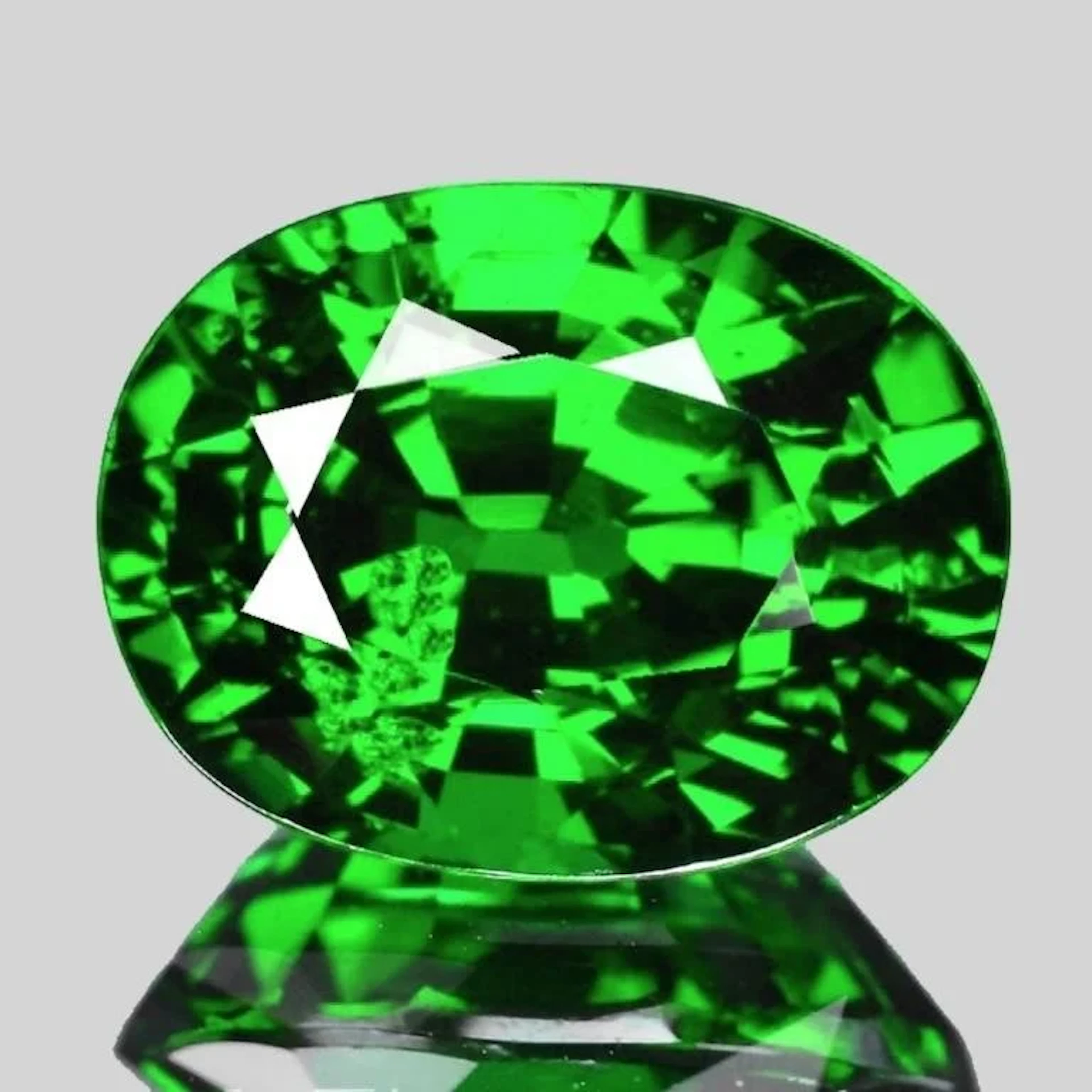 Natural Green Tsavorite Garnet { VVS} Certified