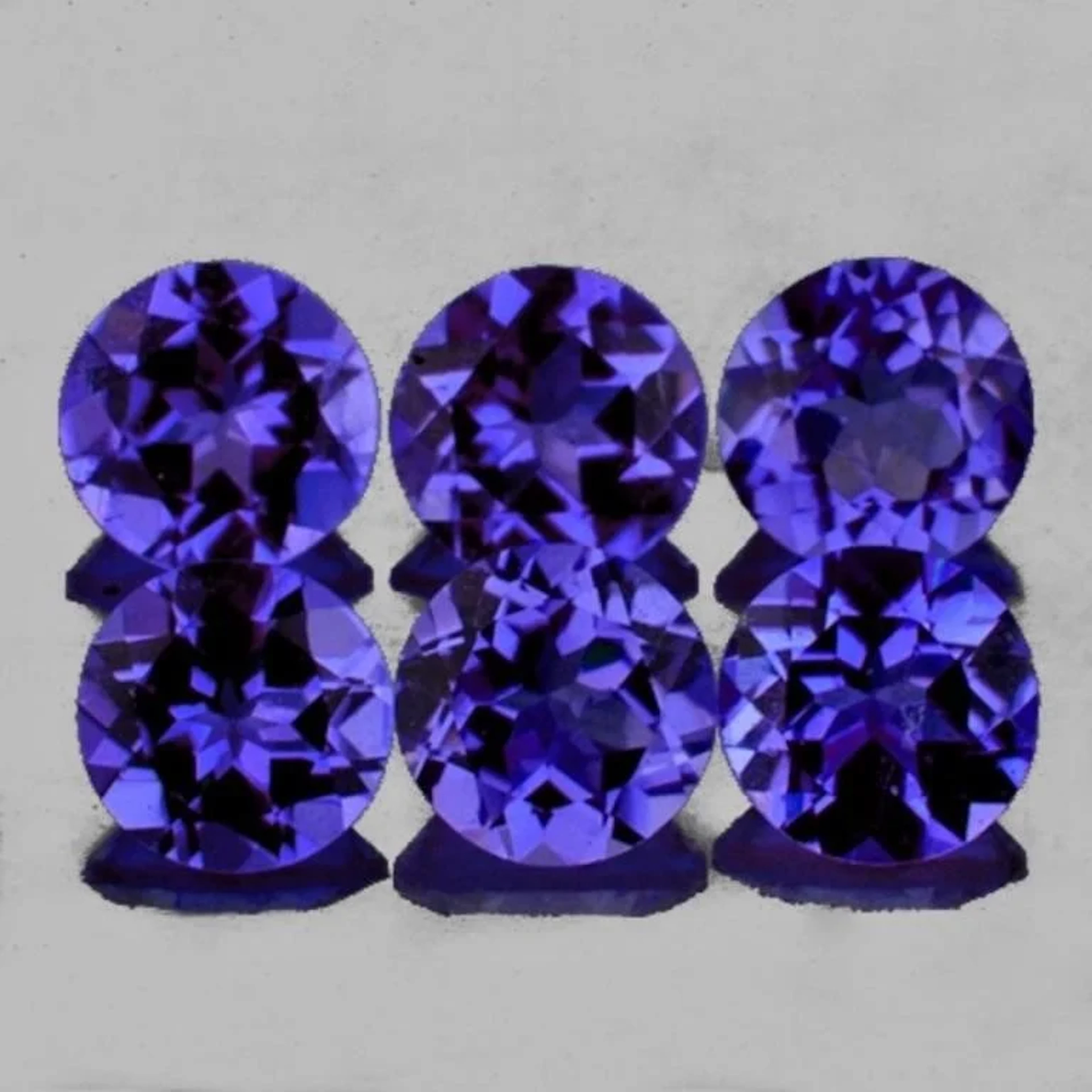 Natural Bluish Violet Iolite {Flawless-VVS1}