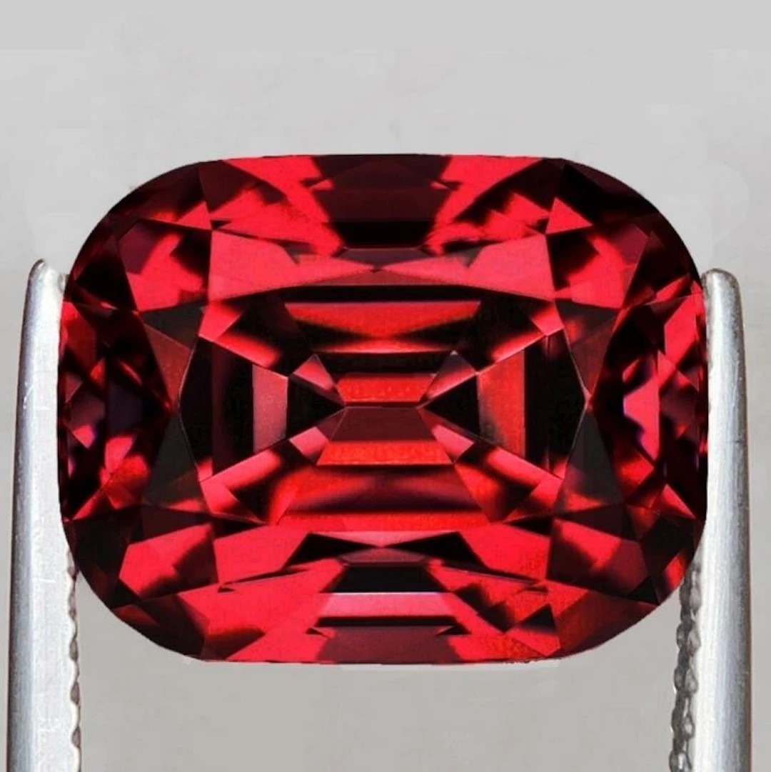 Natural Crimson Red Rhodolite Garnet {Flawless-VVS