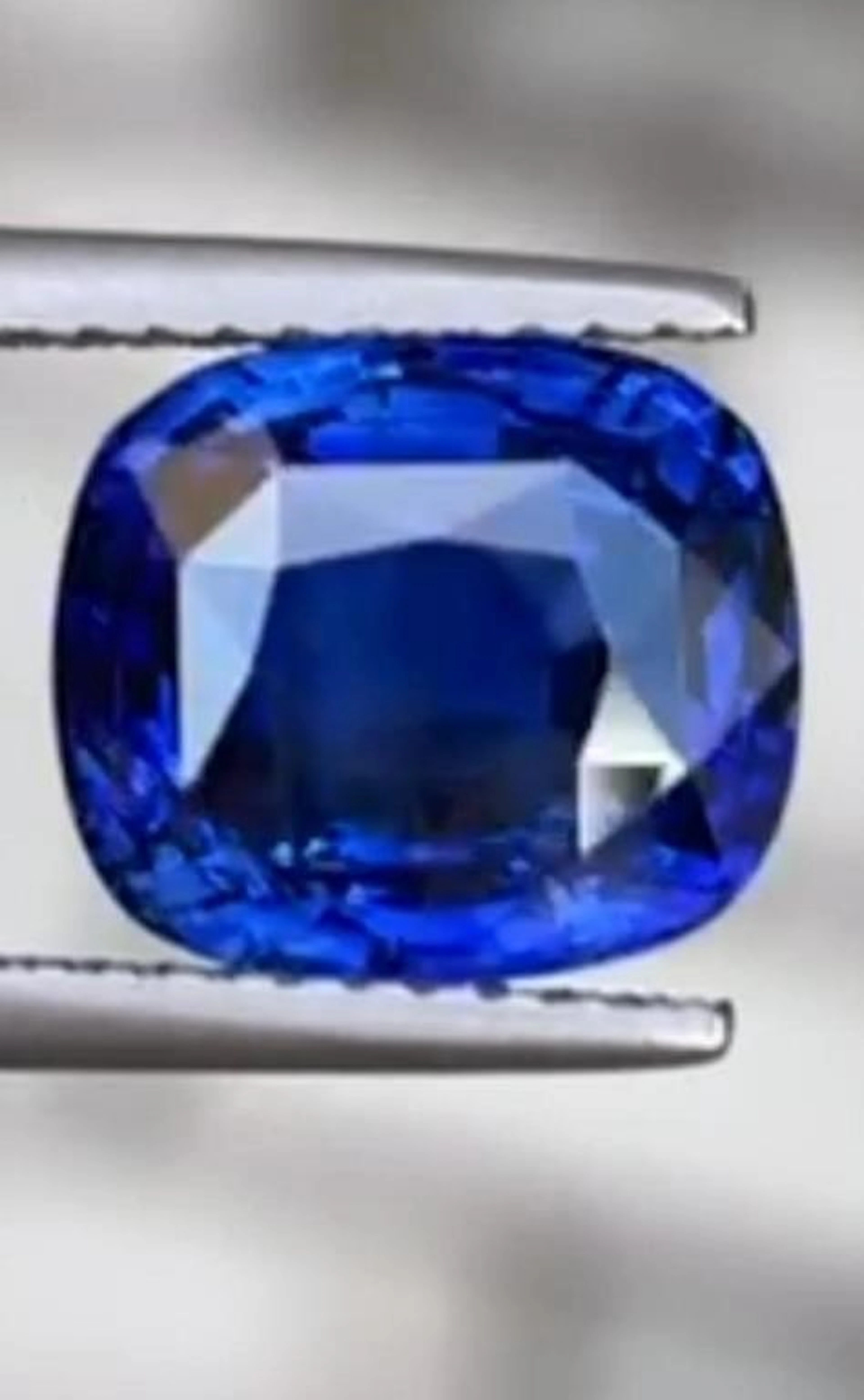 Natural Untreated Royal Blue Sapphire 5.04 Cts - C