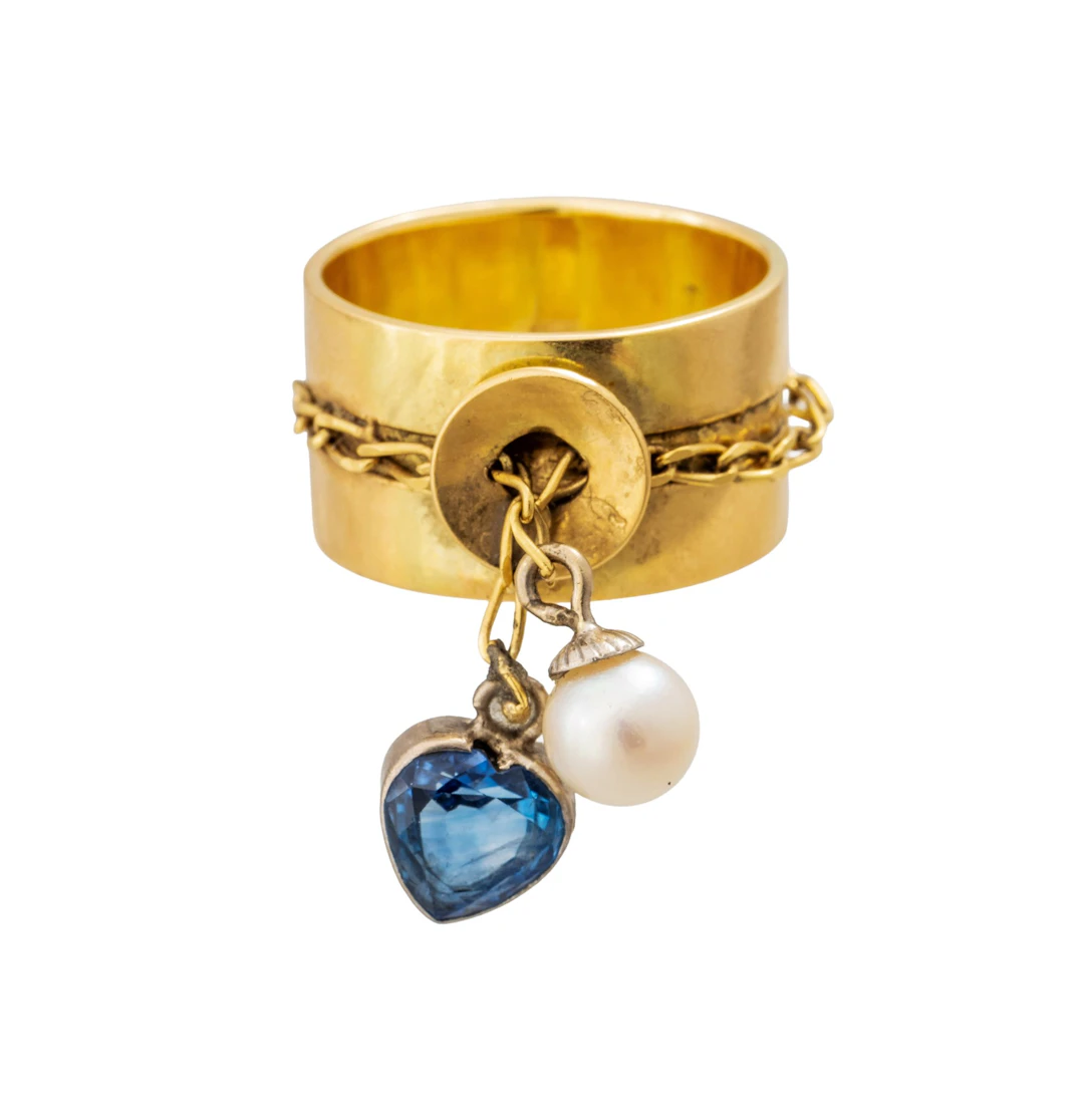 Ring med perle og safir