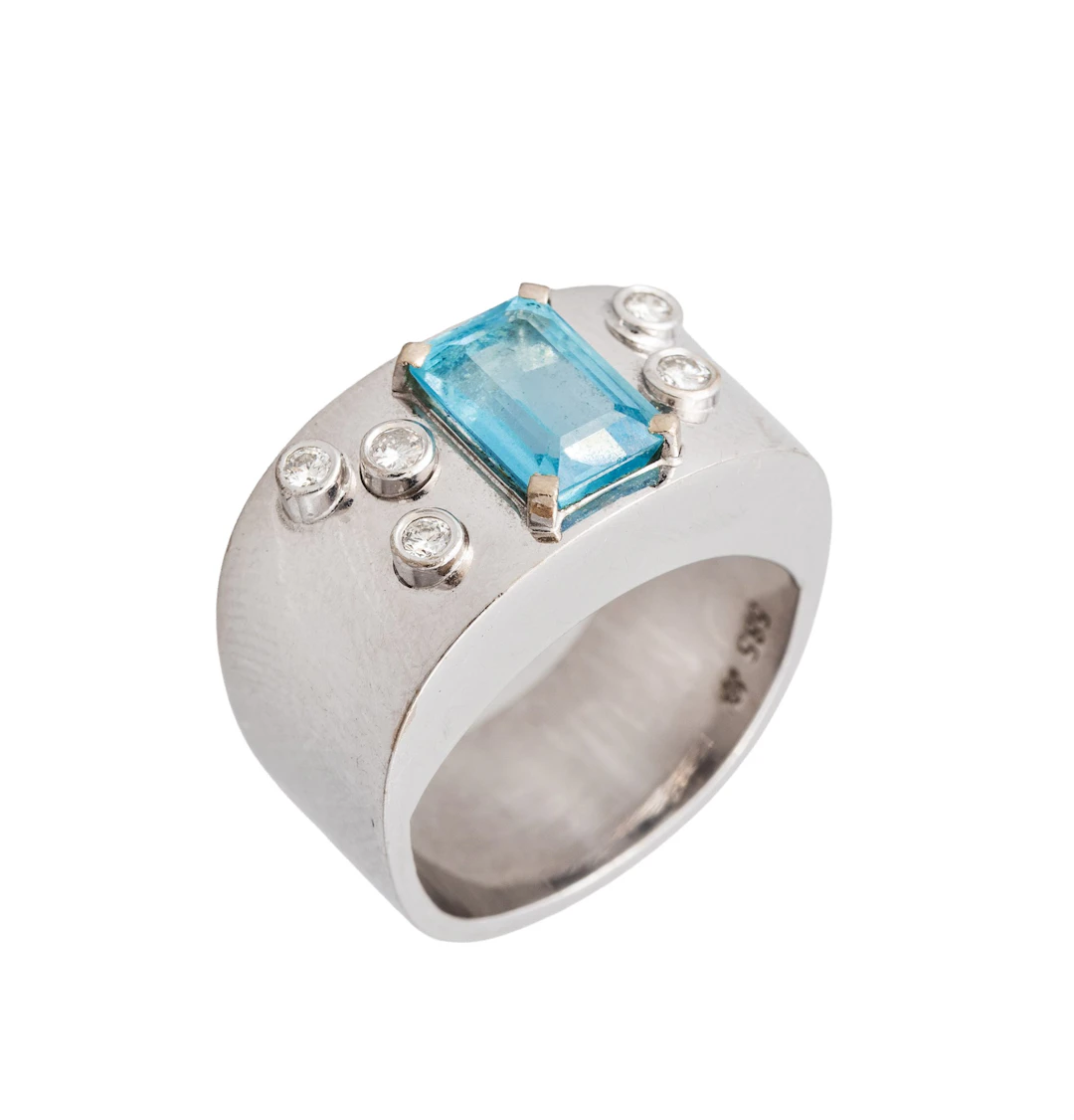 Donna's smykkegalleri Ring med akvamarin og diamanter