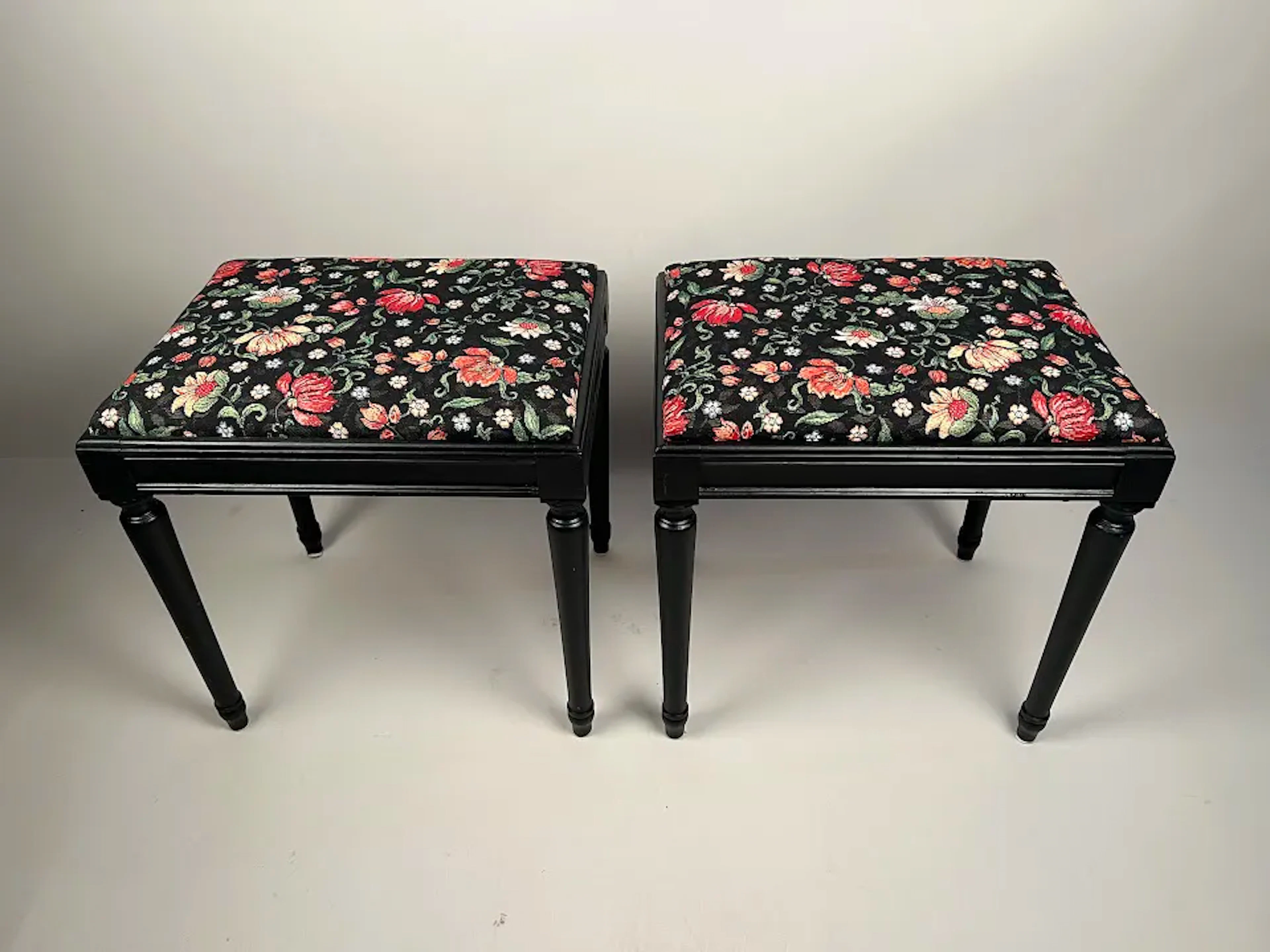 Paret pallar/taburetter gustaviansk stil