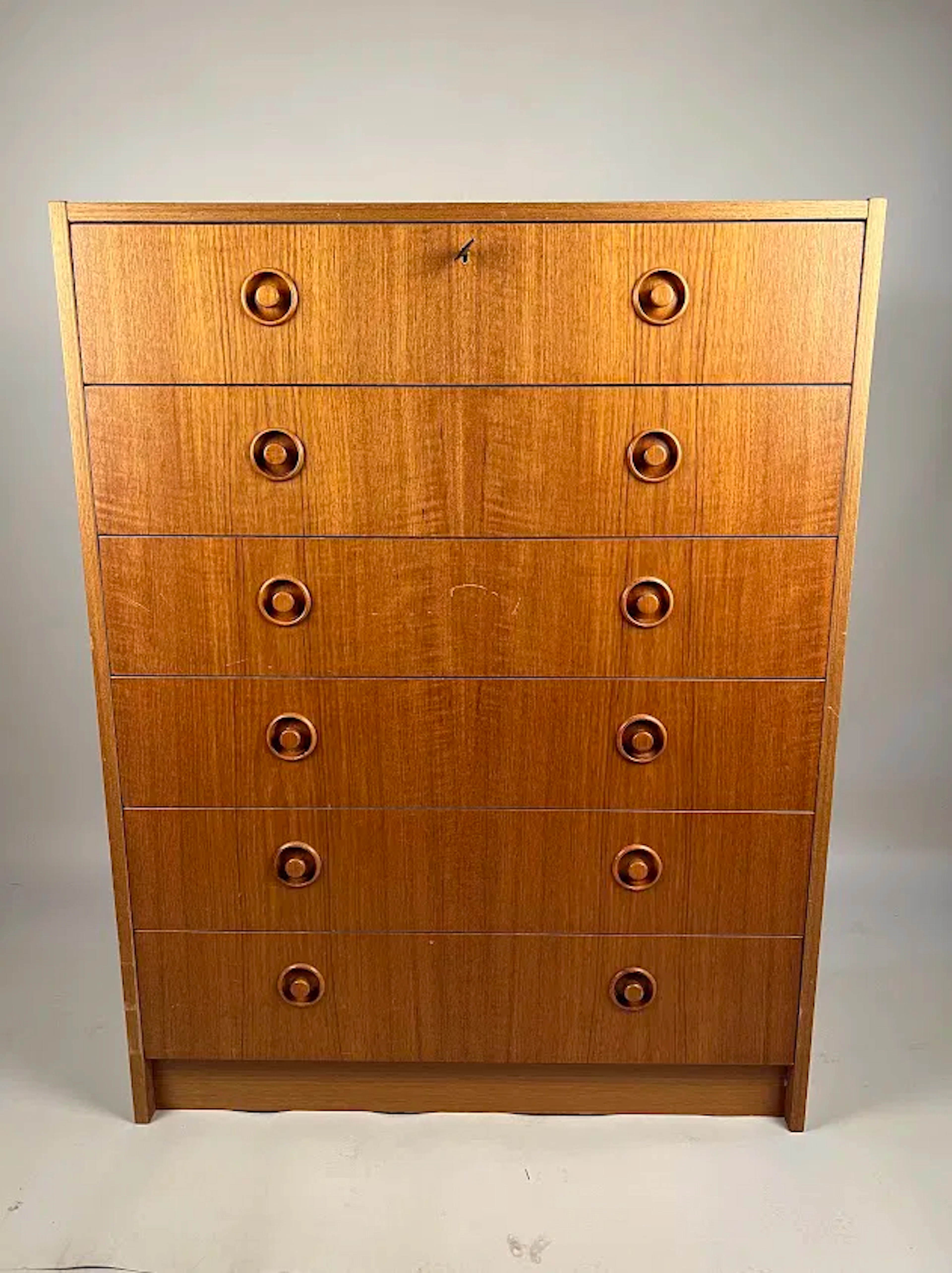 Byrå teak 6 lådor
