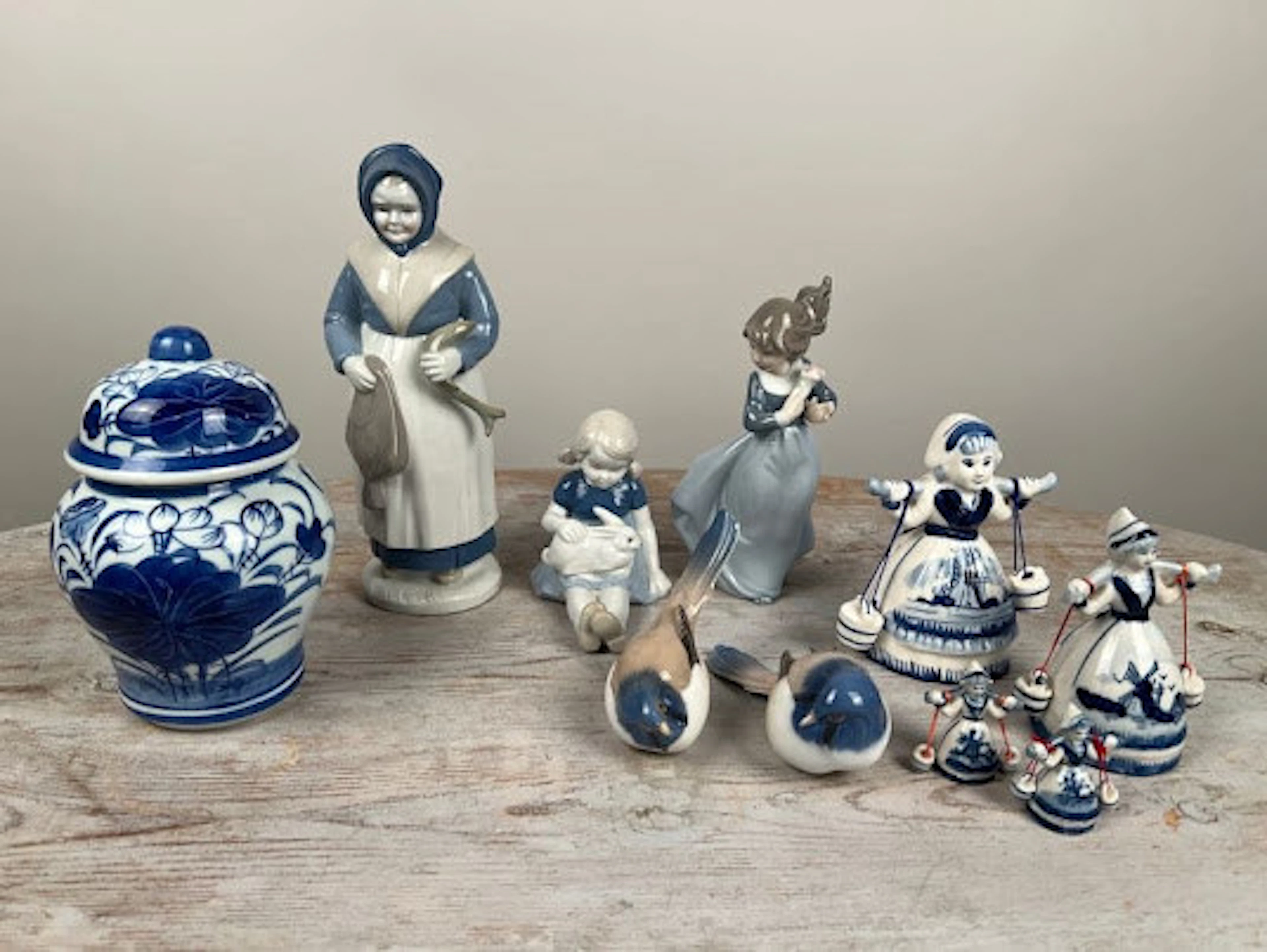 Diverse porslinsfigurer + lockurna