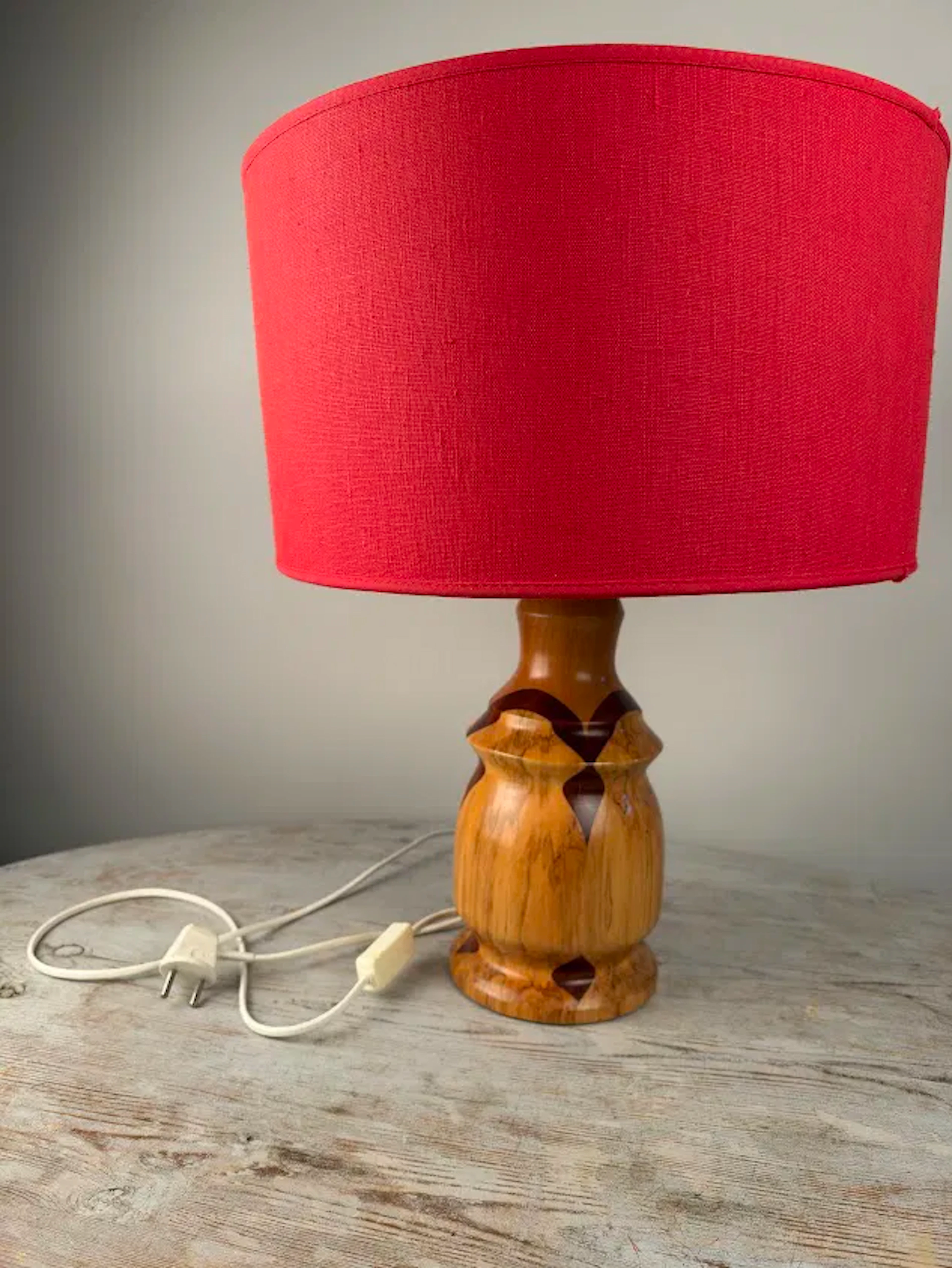 Bordslampa svarvad träfot