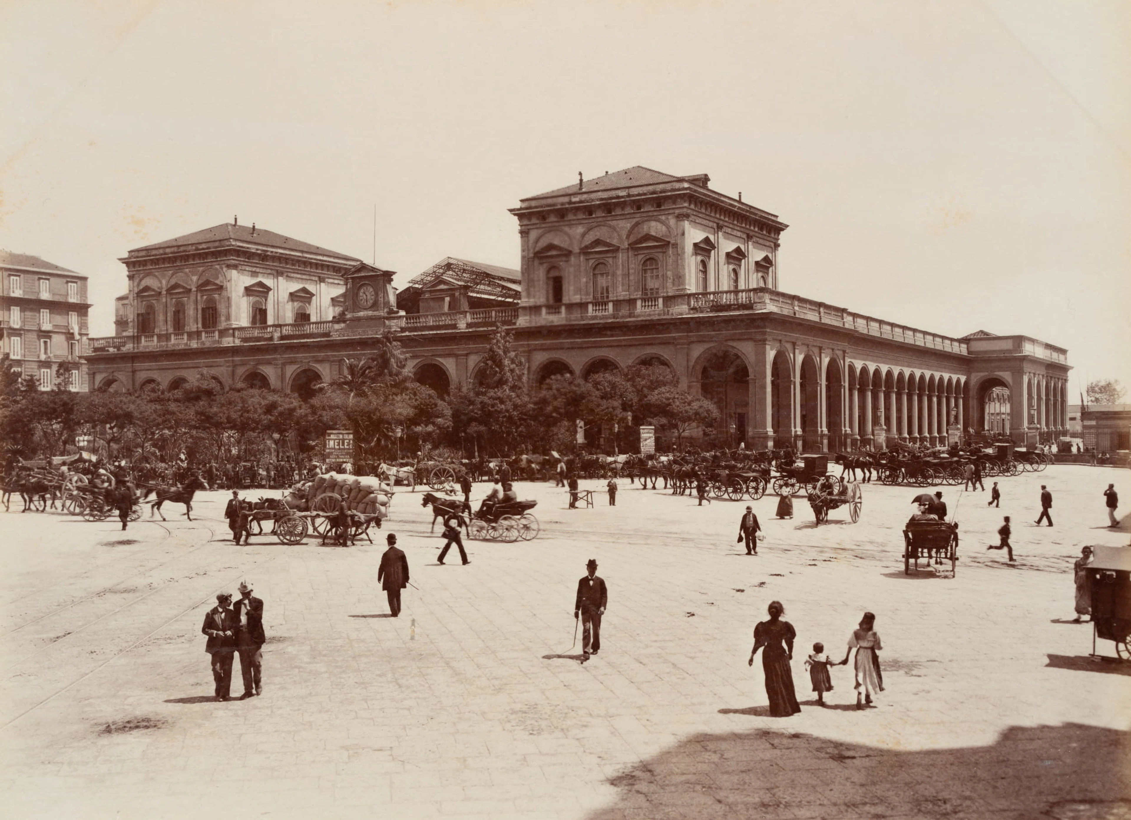 La Piazza della Stazione, Neapel | 48404