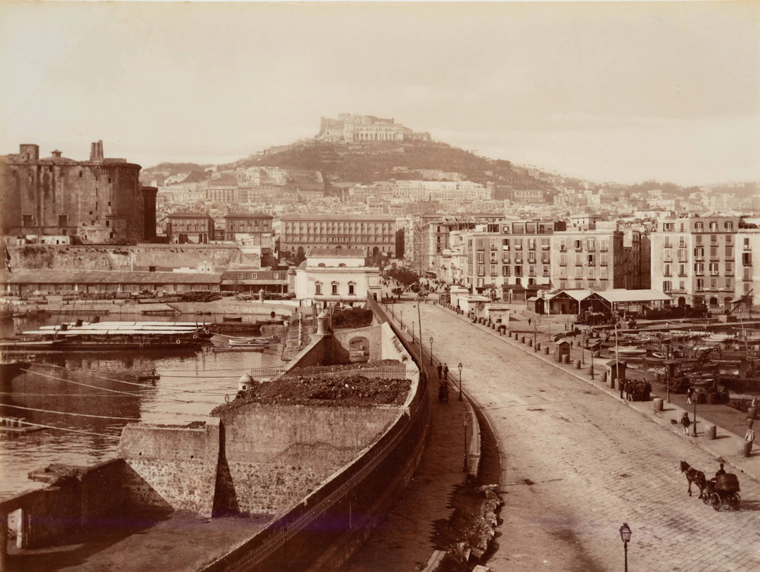 Neapel mit Blick auf Hafen und Castel Nuovo | 48405