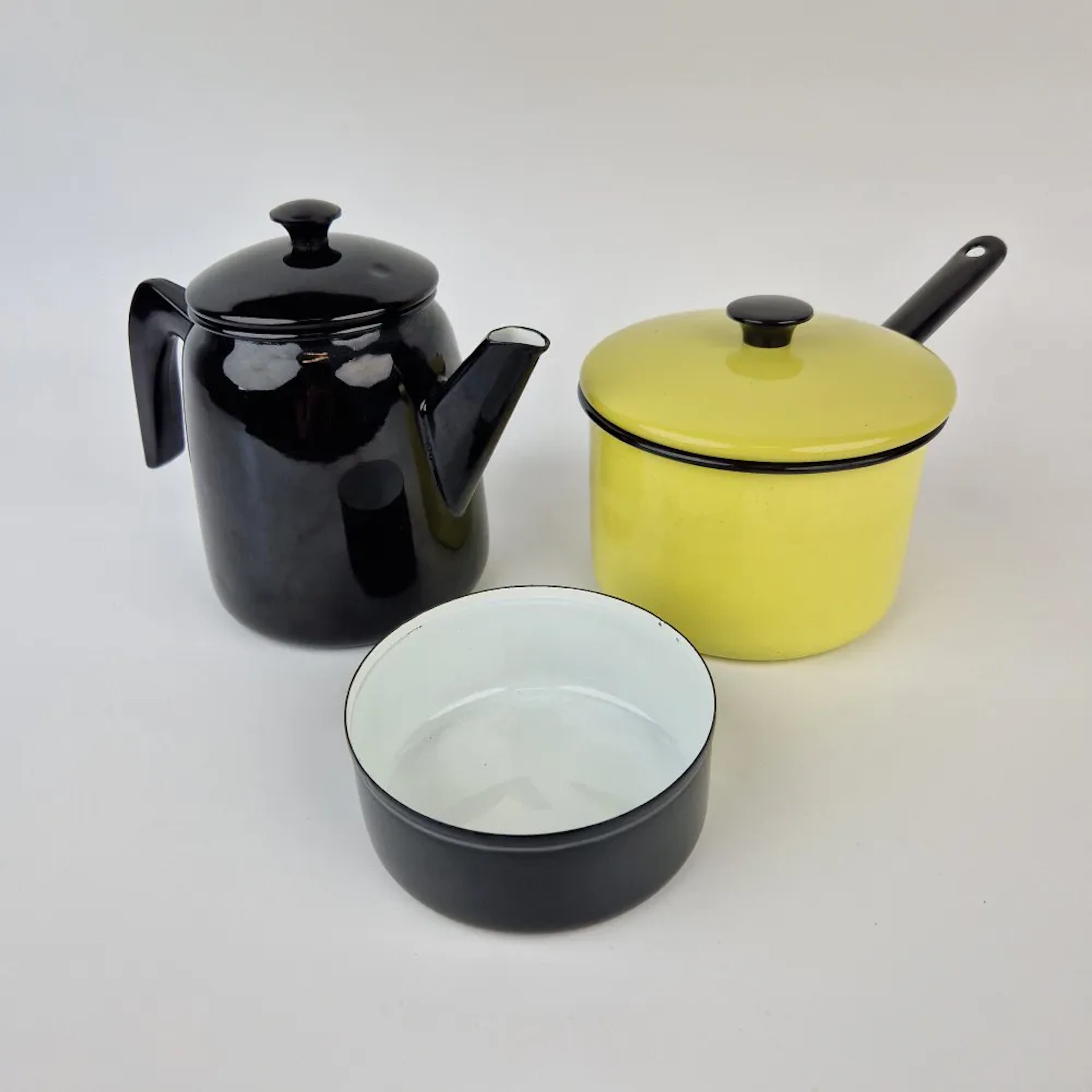 Kockums emalj, kaffekanna, kastrull och form