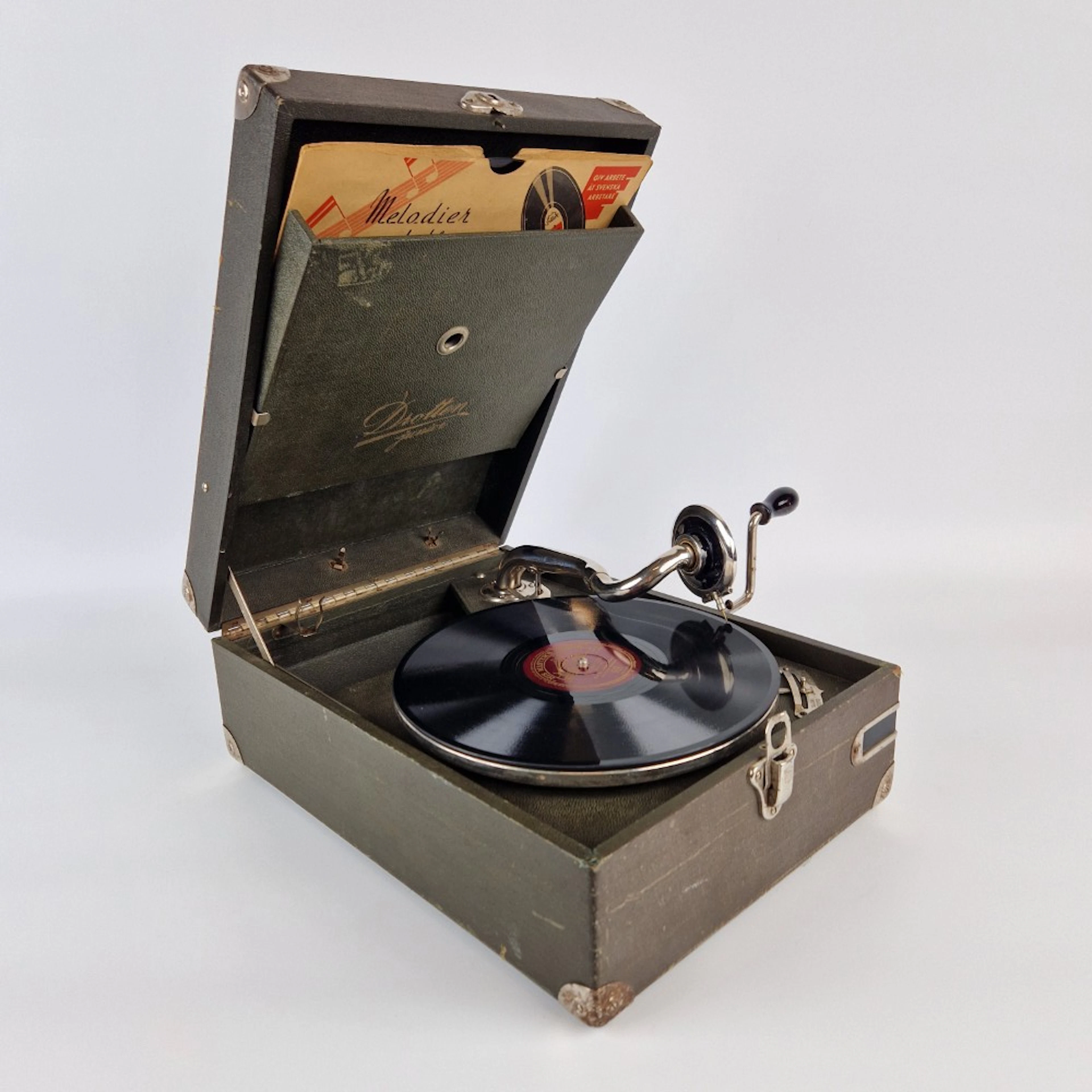 Resegrammofon och stenkakor